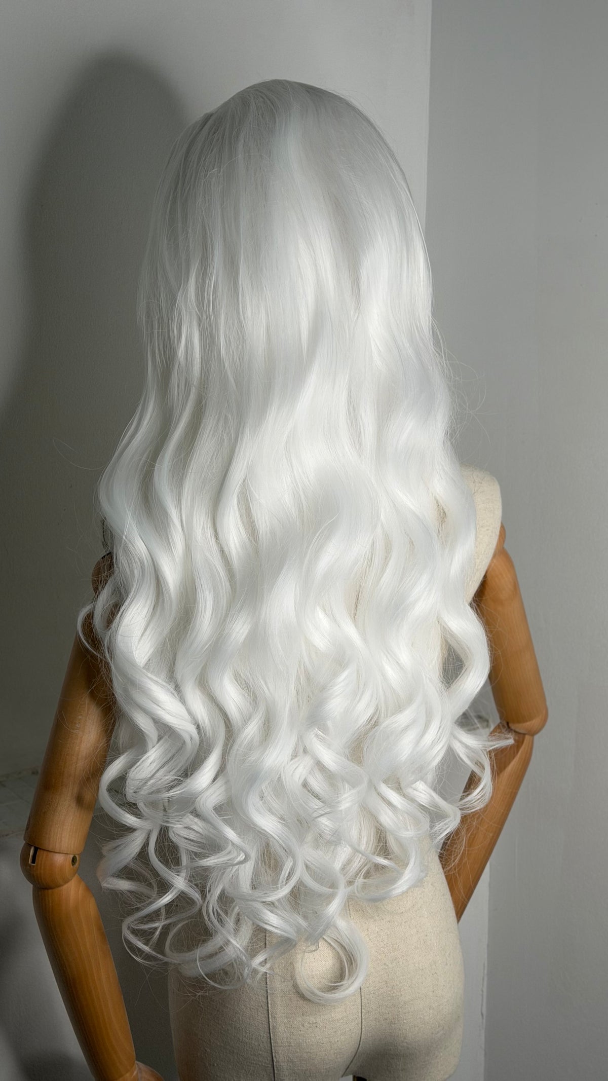 Hollywood waves white