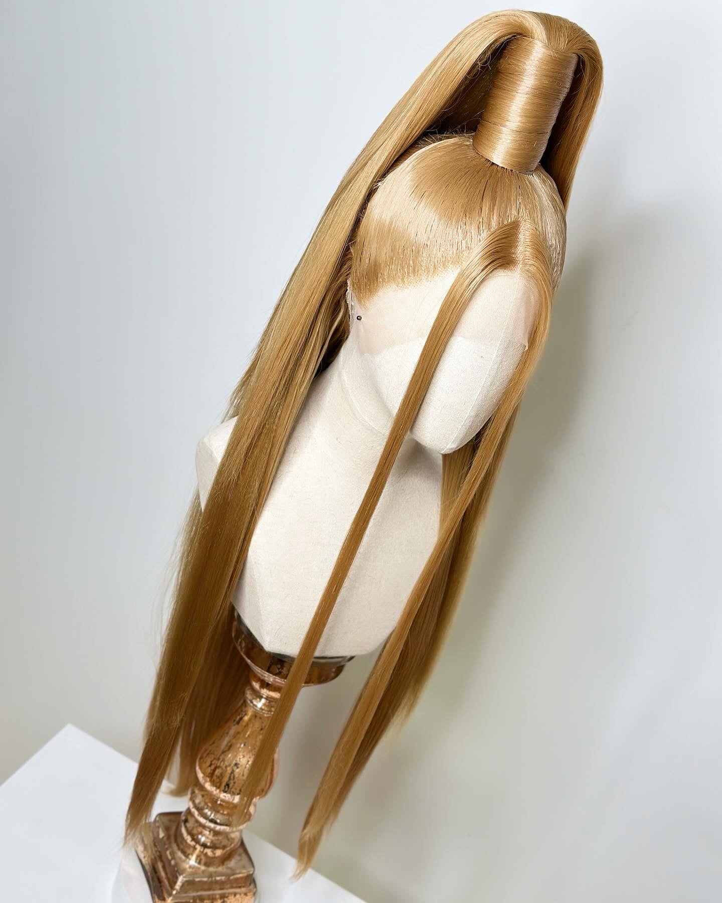 Classy sleek ponytail Wig Honey-Blond