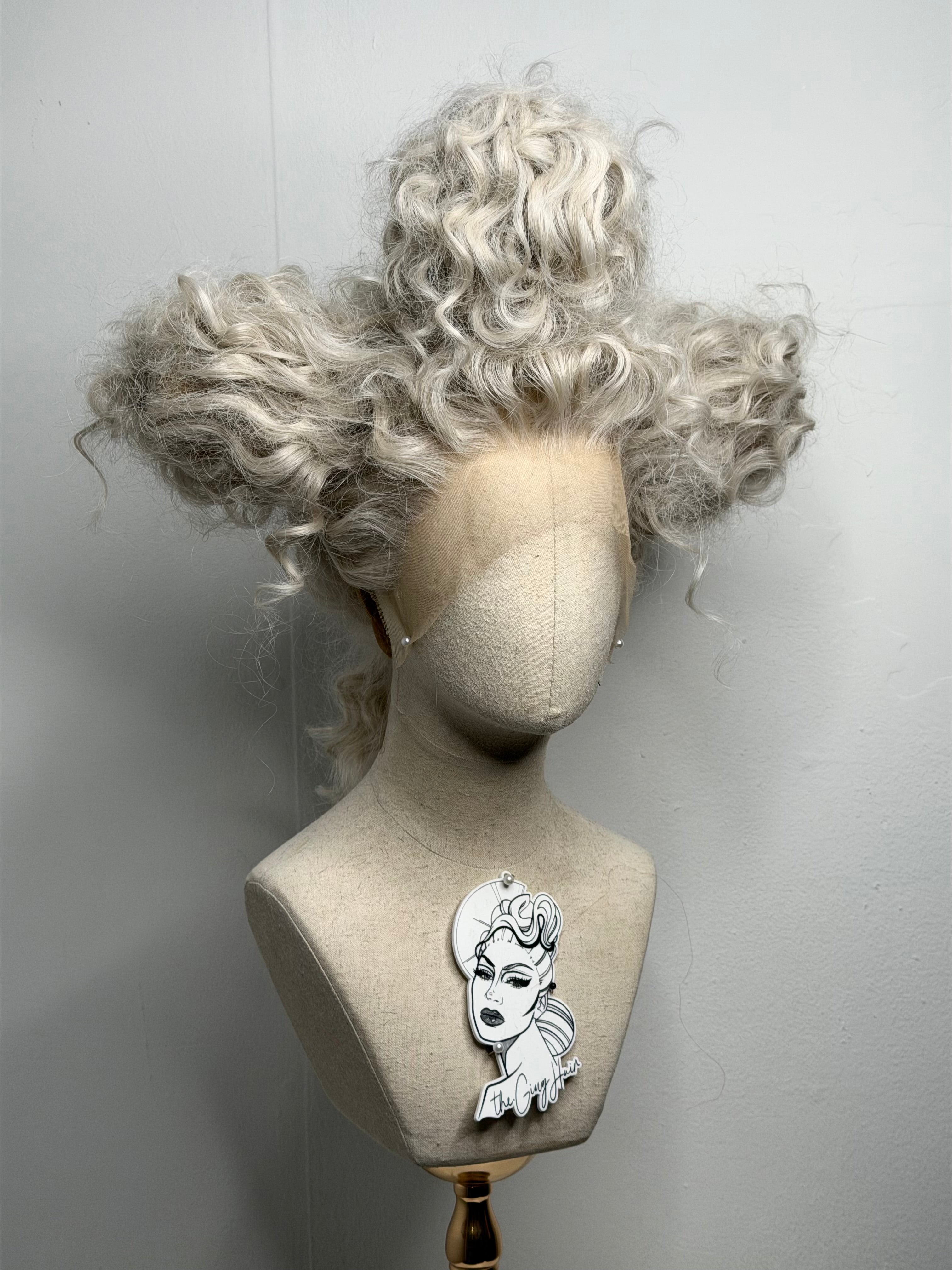 Sculpturing Fashion Wig Silver Grey