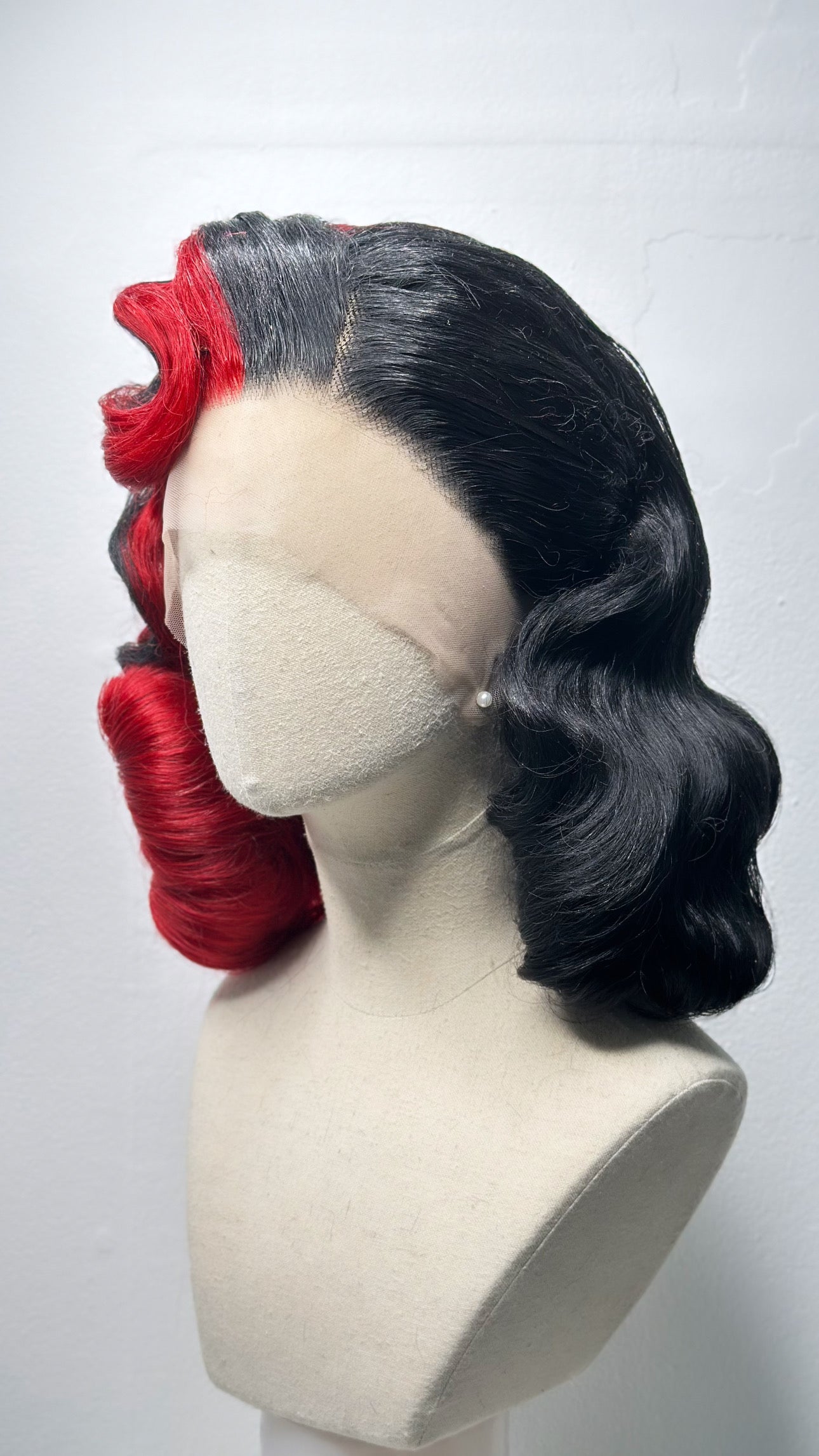 Classy 40s History Wig red-black