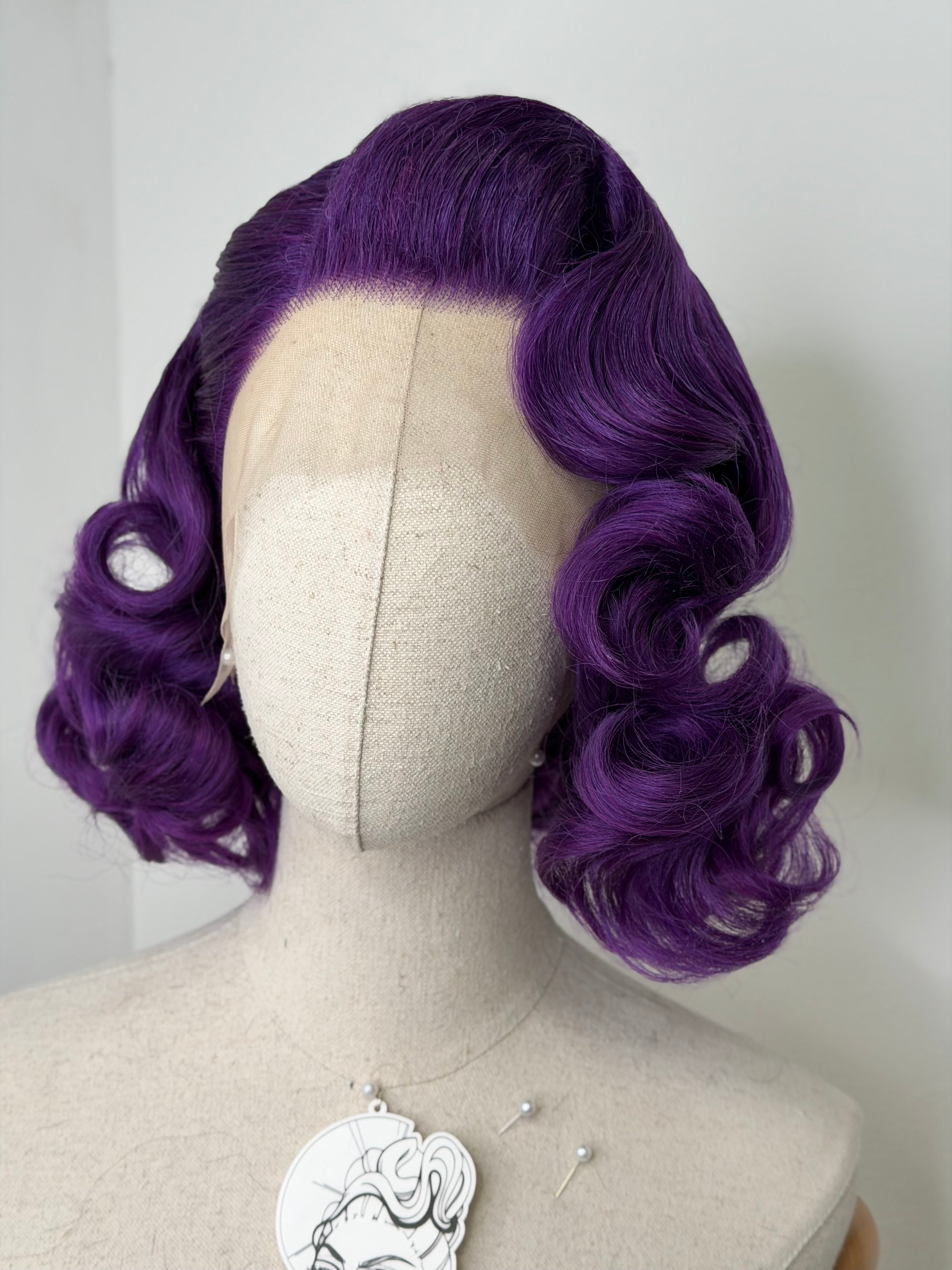 Classy 40s History Wig short dark Purple