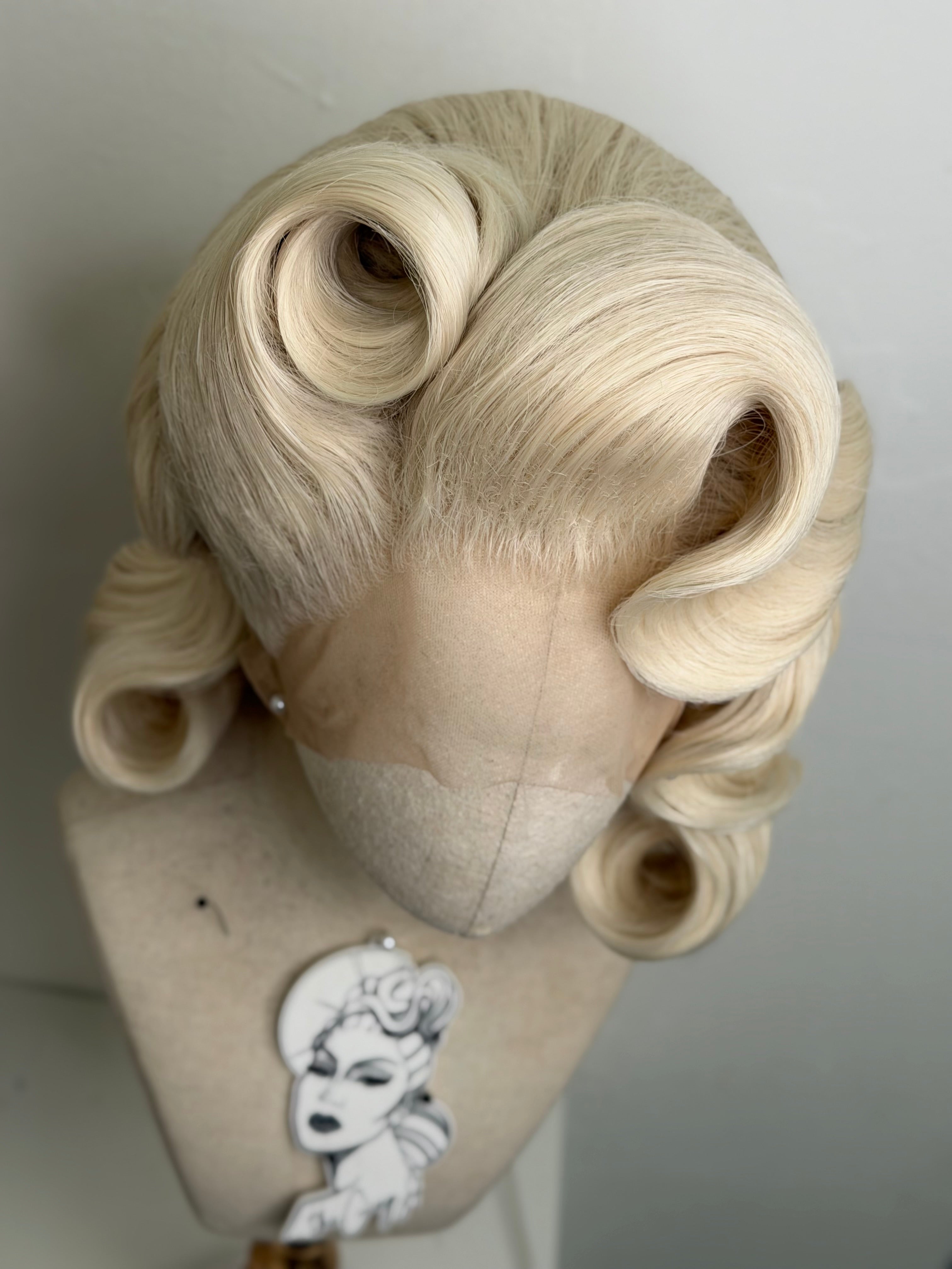 Classy 50s History Wig Platin