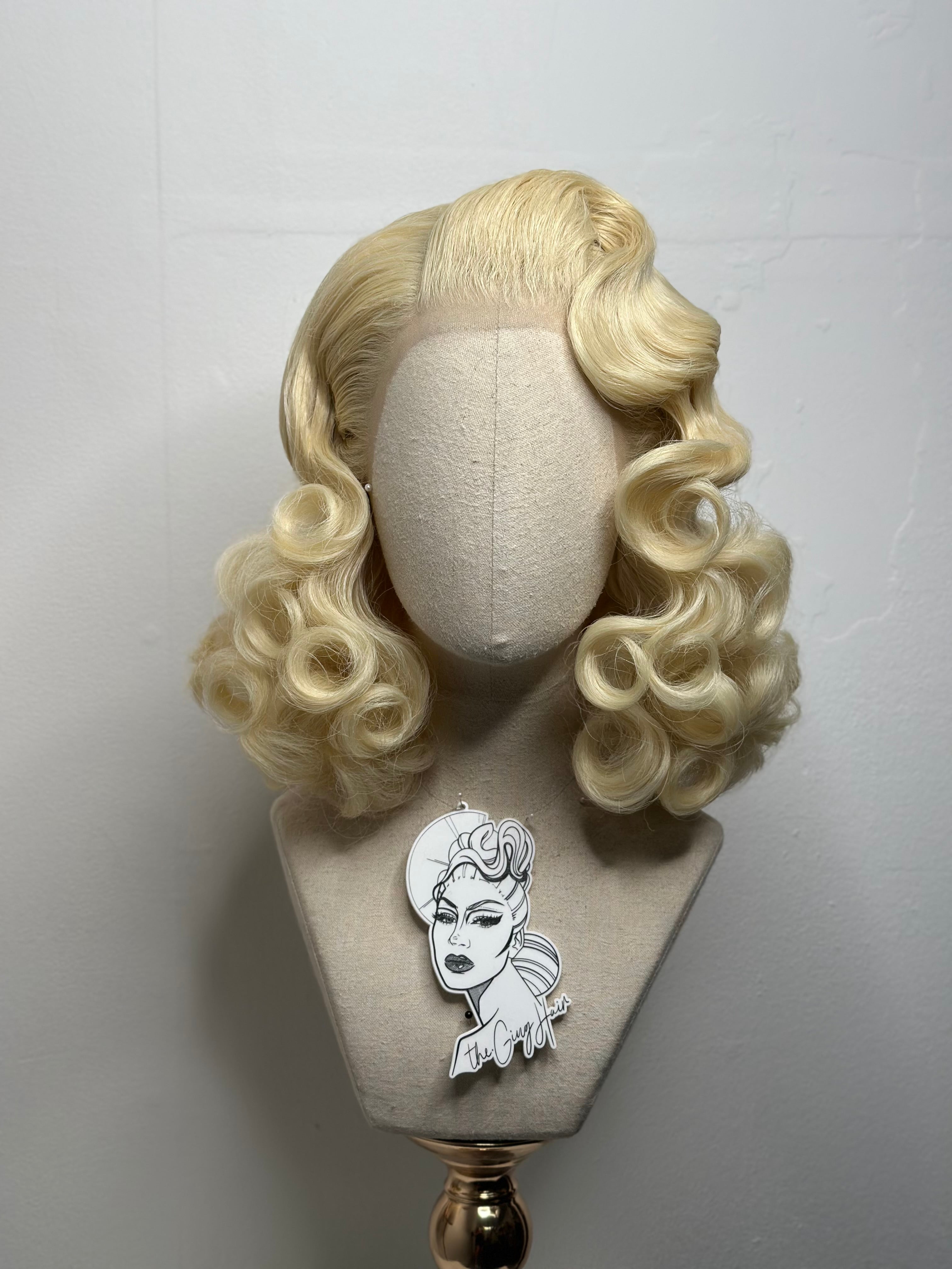 Classy short Vanilla blonde