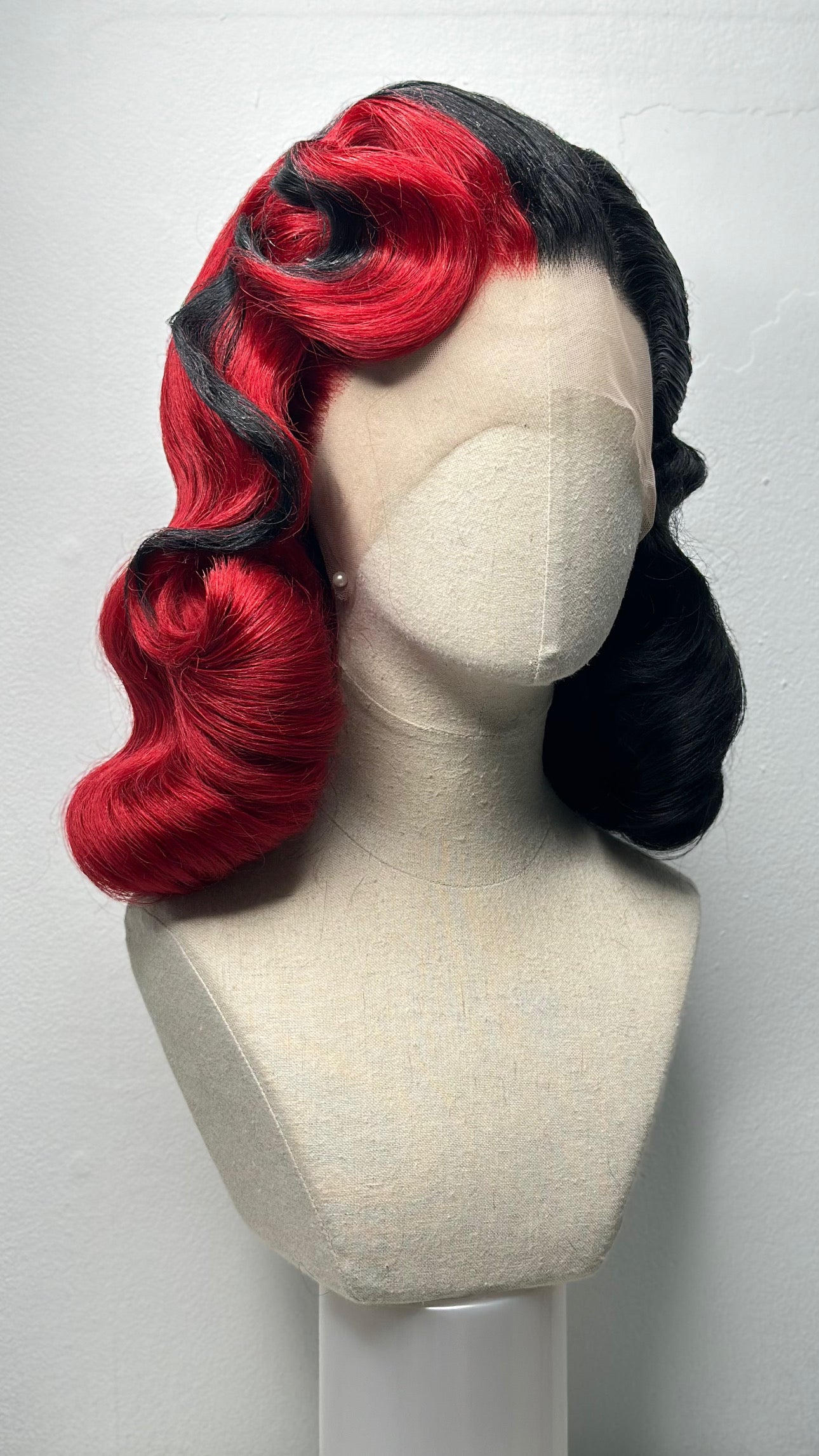 Classy 40s History Wig red-black