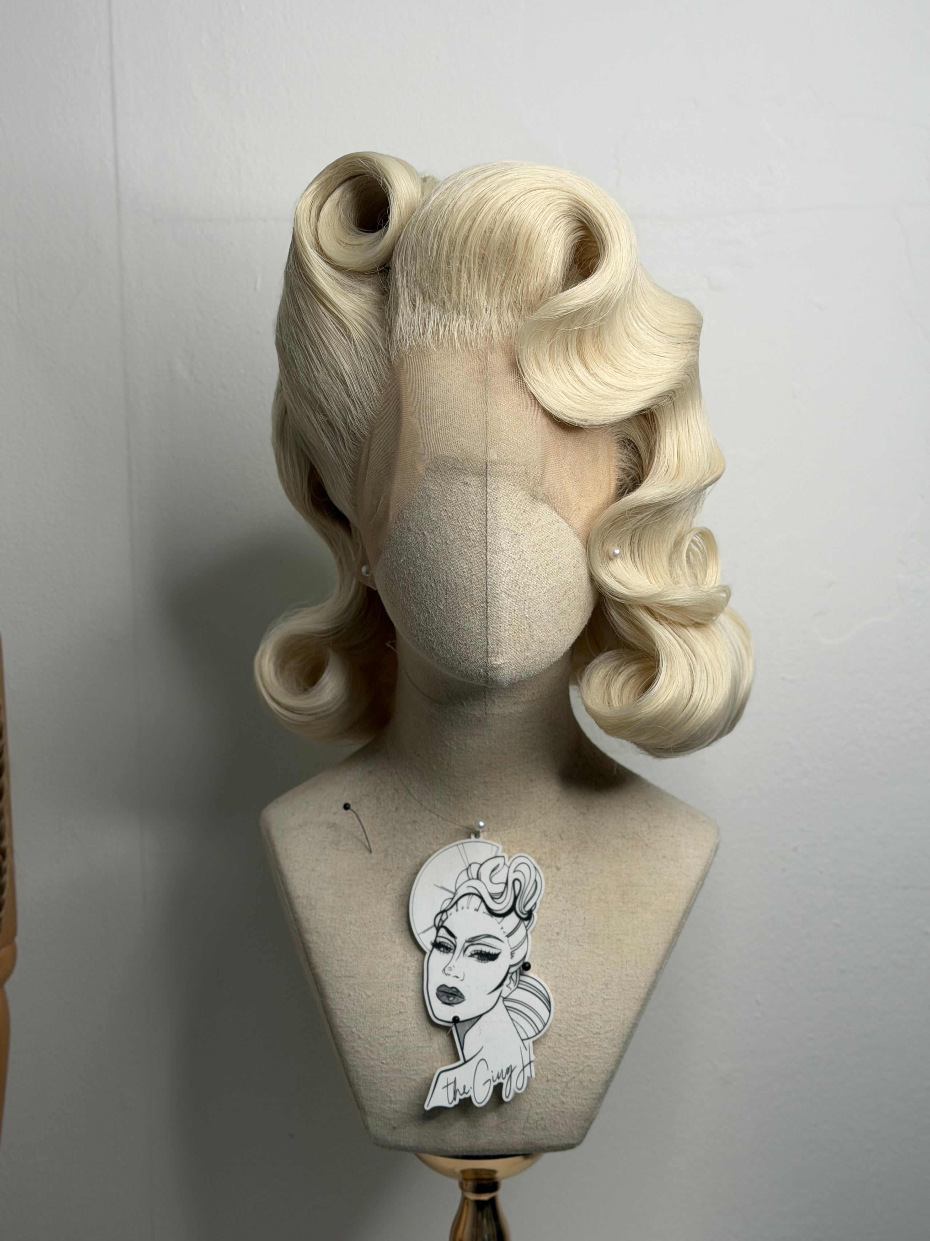 Classy 50s History Wig Platin