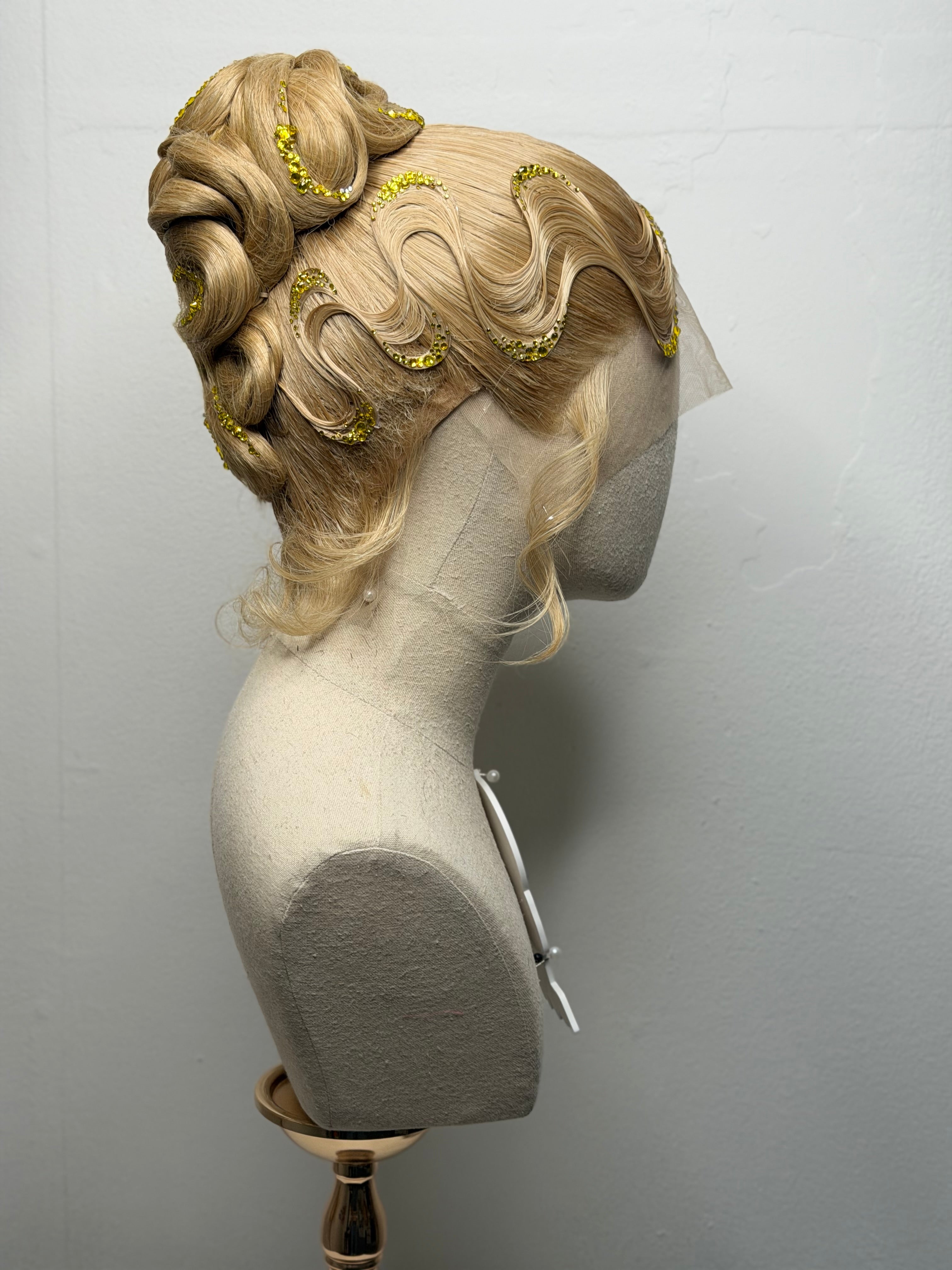 Classy updo wig Gold Crystal Blond super Hold