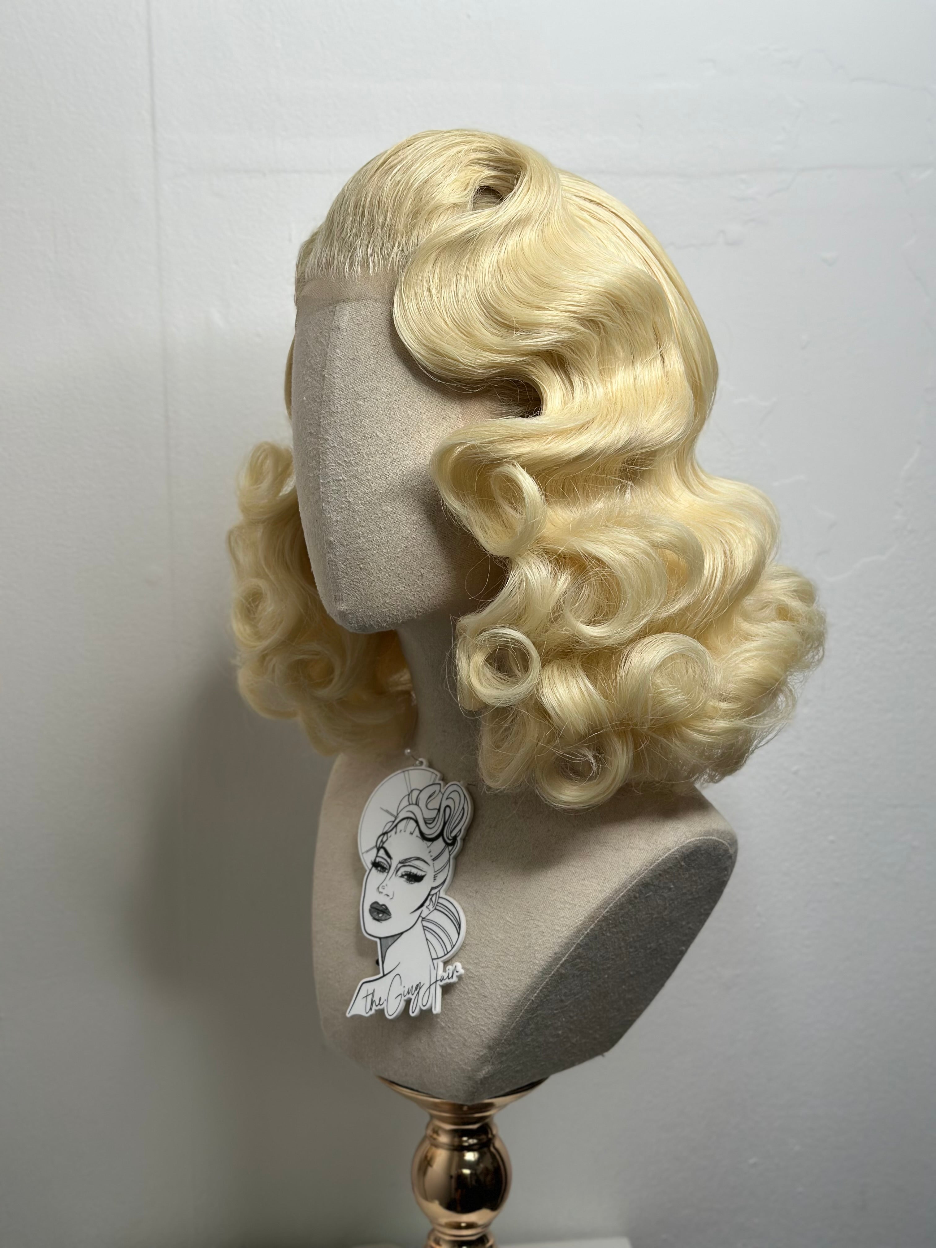 Classy short Vanilla blonde