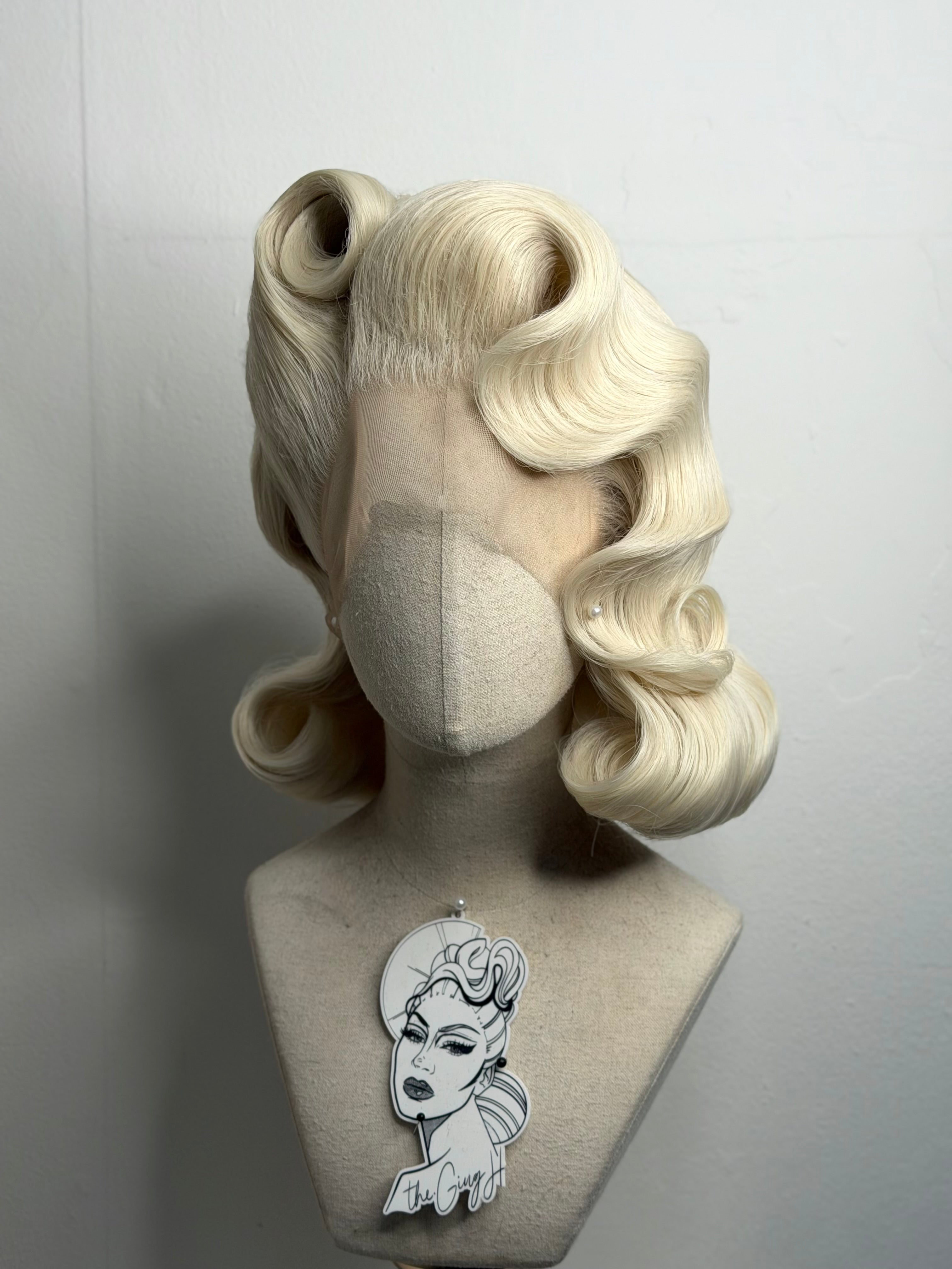 Classy 50s History Wig Platin
