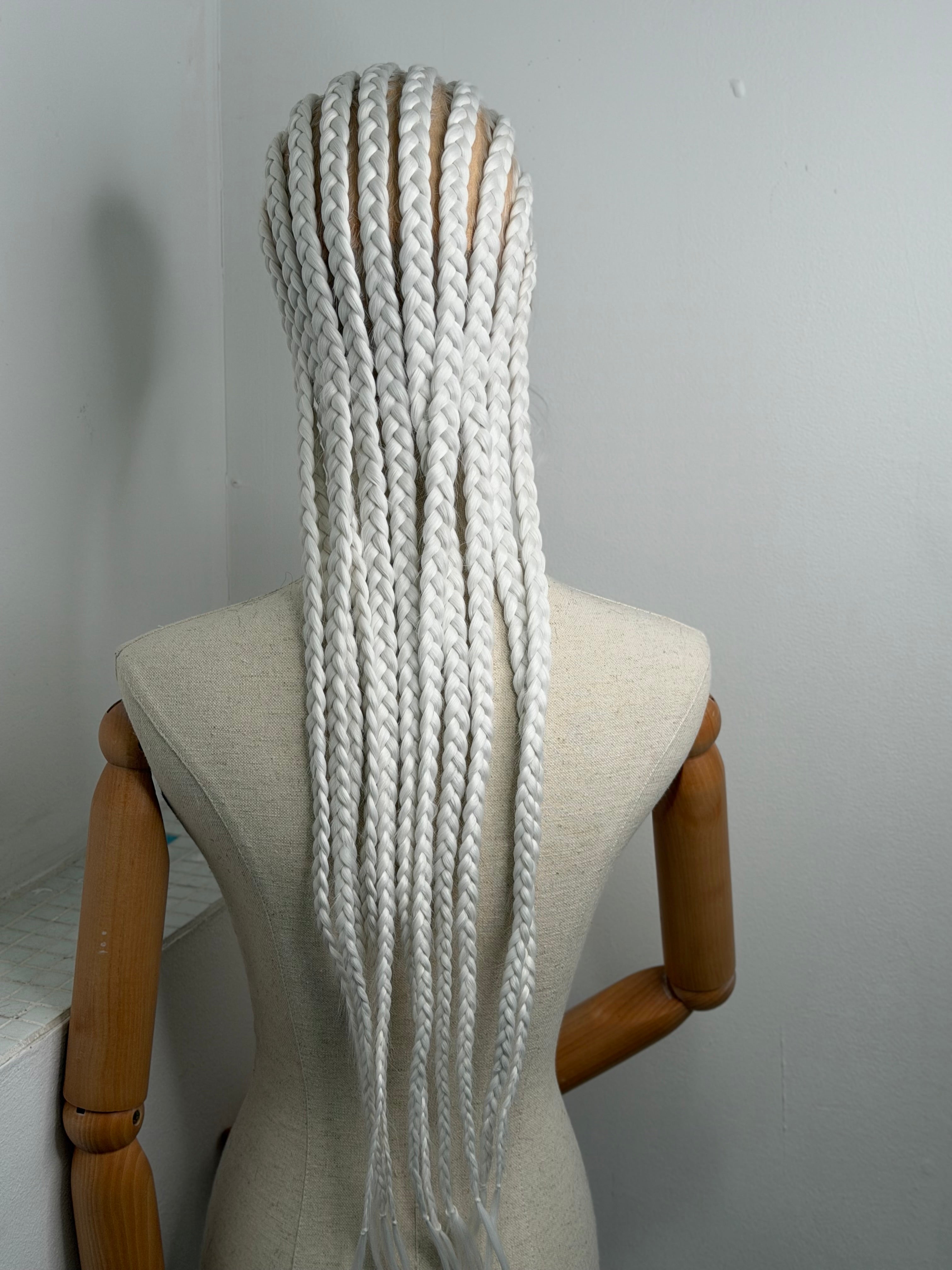 Braids Wigs WHITE  „full lace“