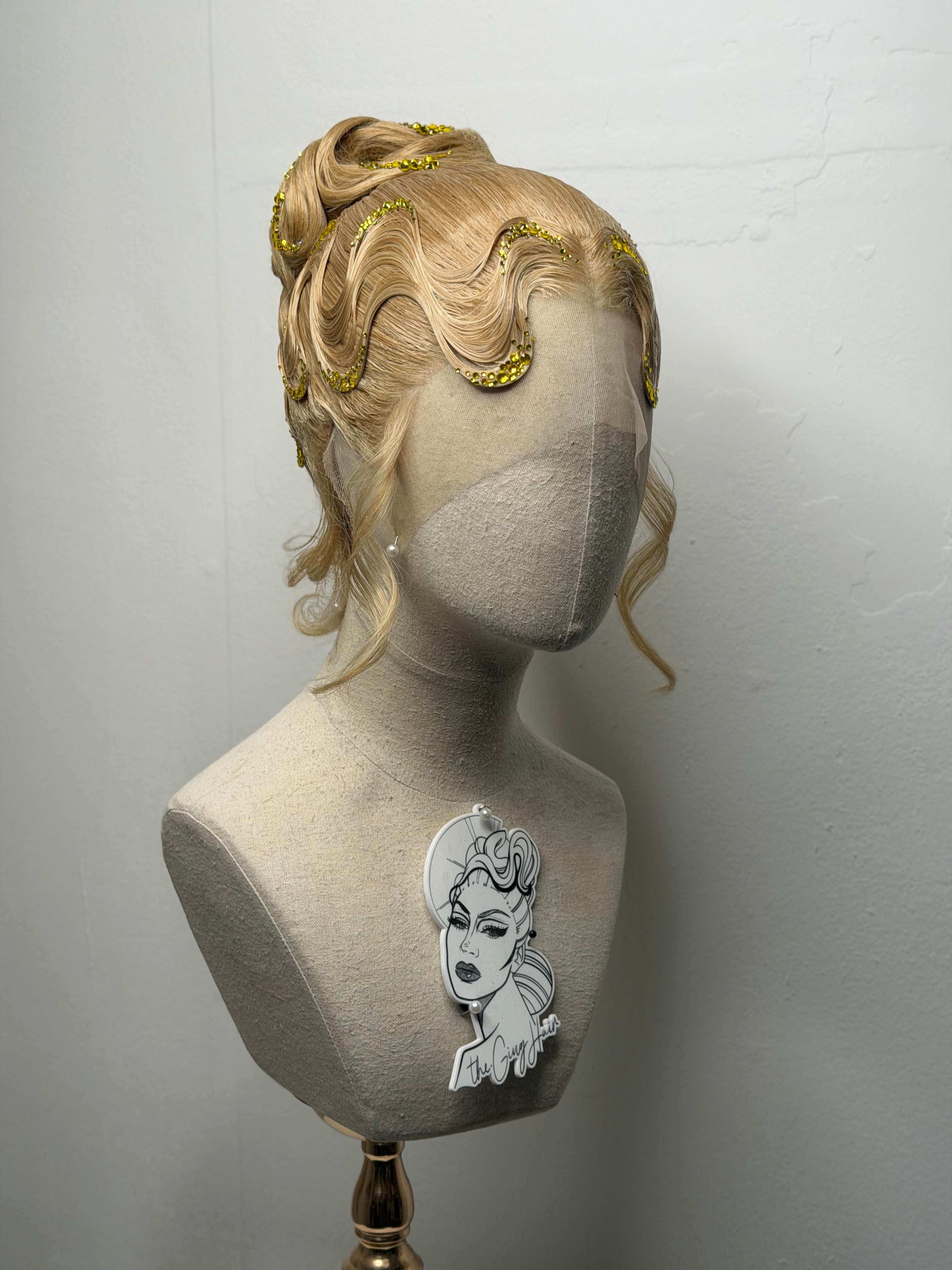Classy updo wig Gold Crystal Blond super Hold