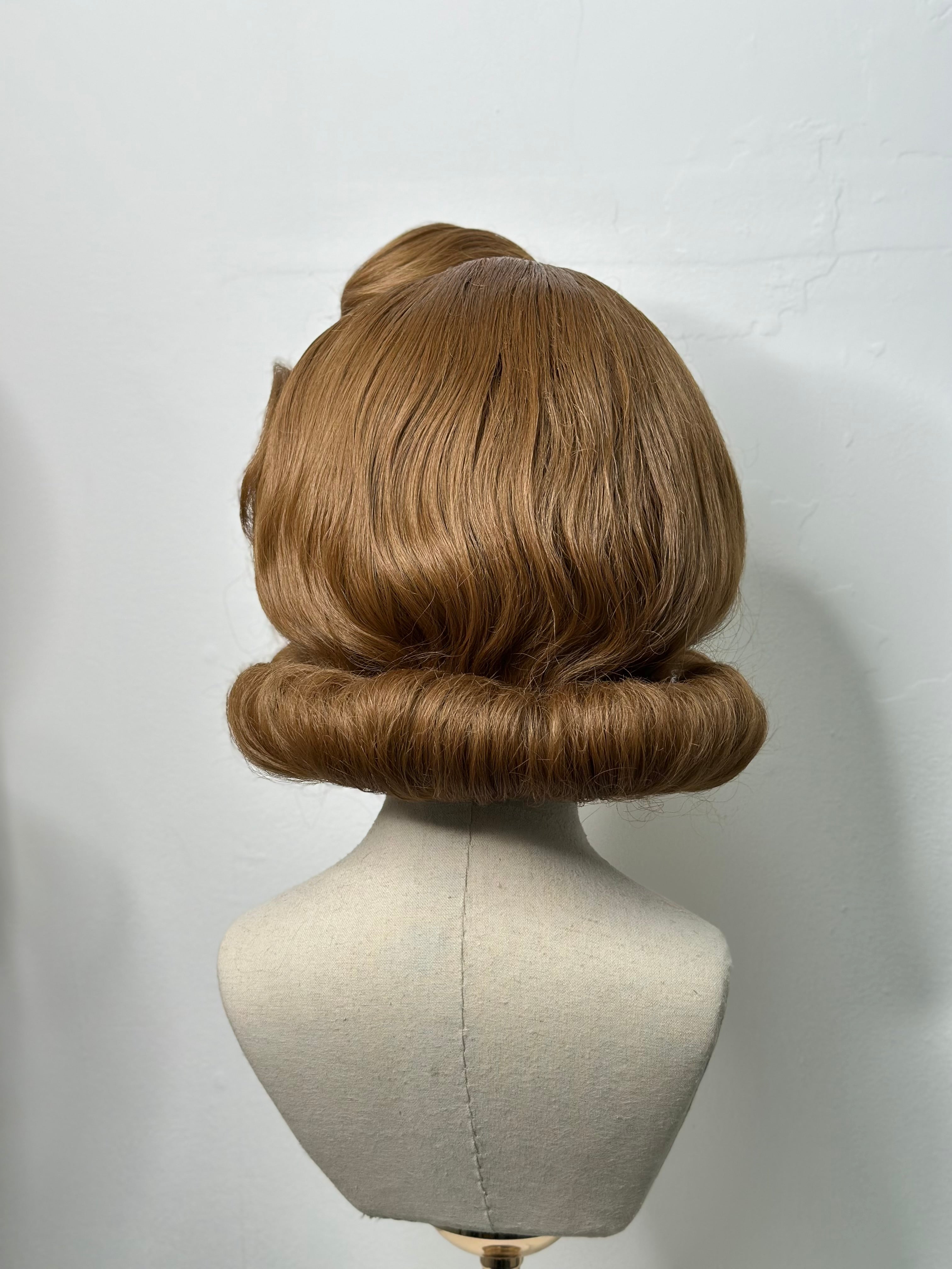Classy 60s History Wig Caramel