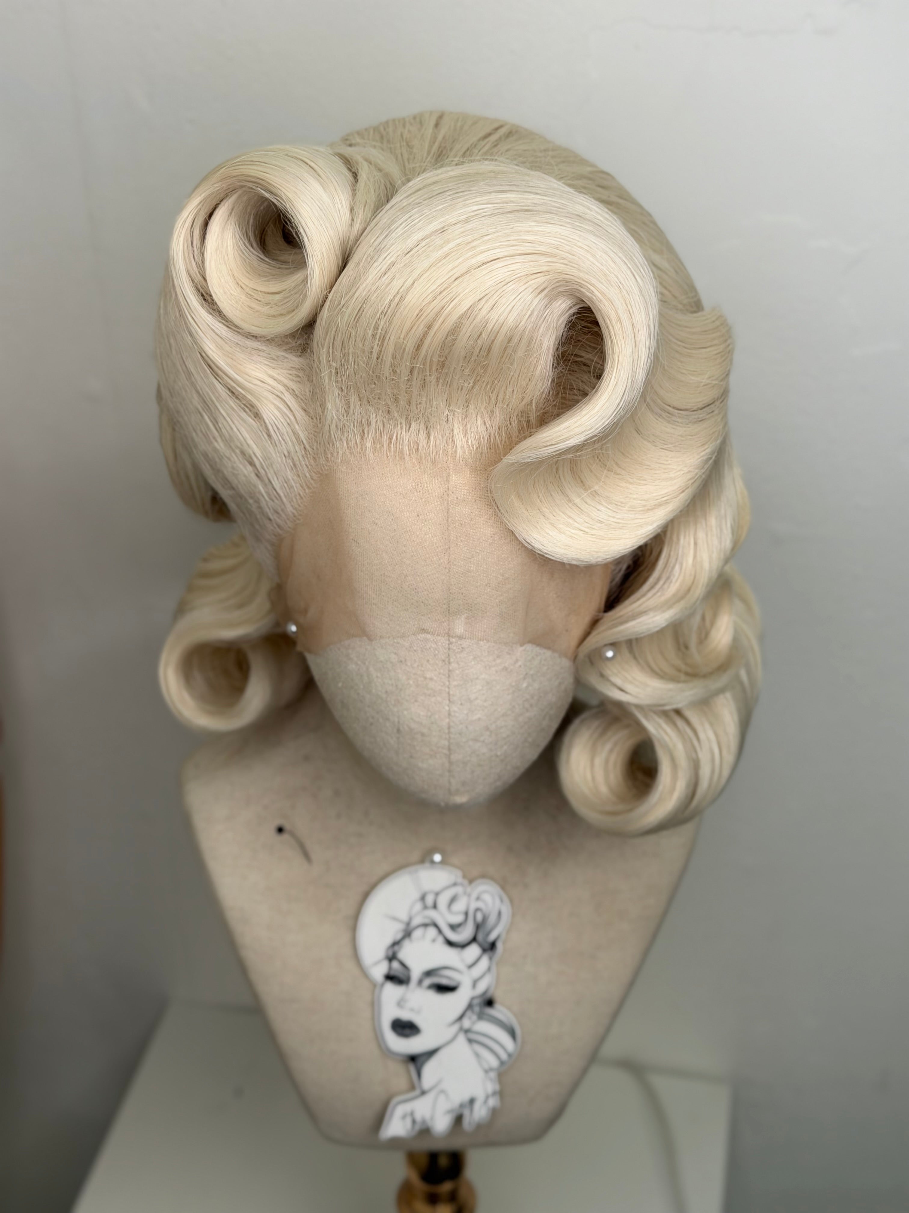 Classy 50s History Wig Platin
