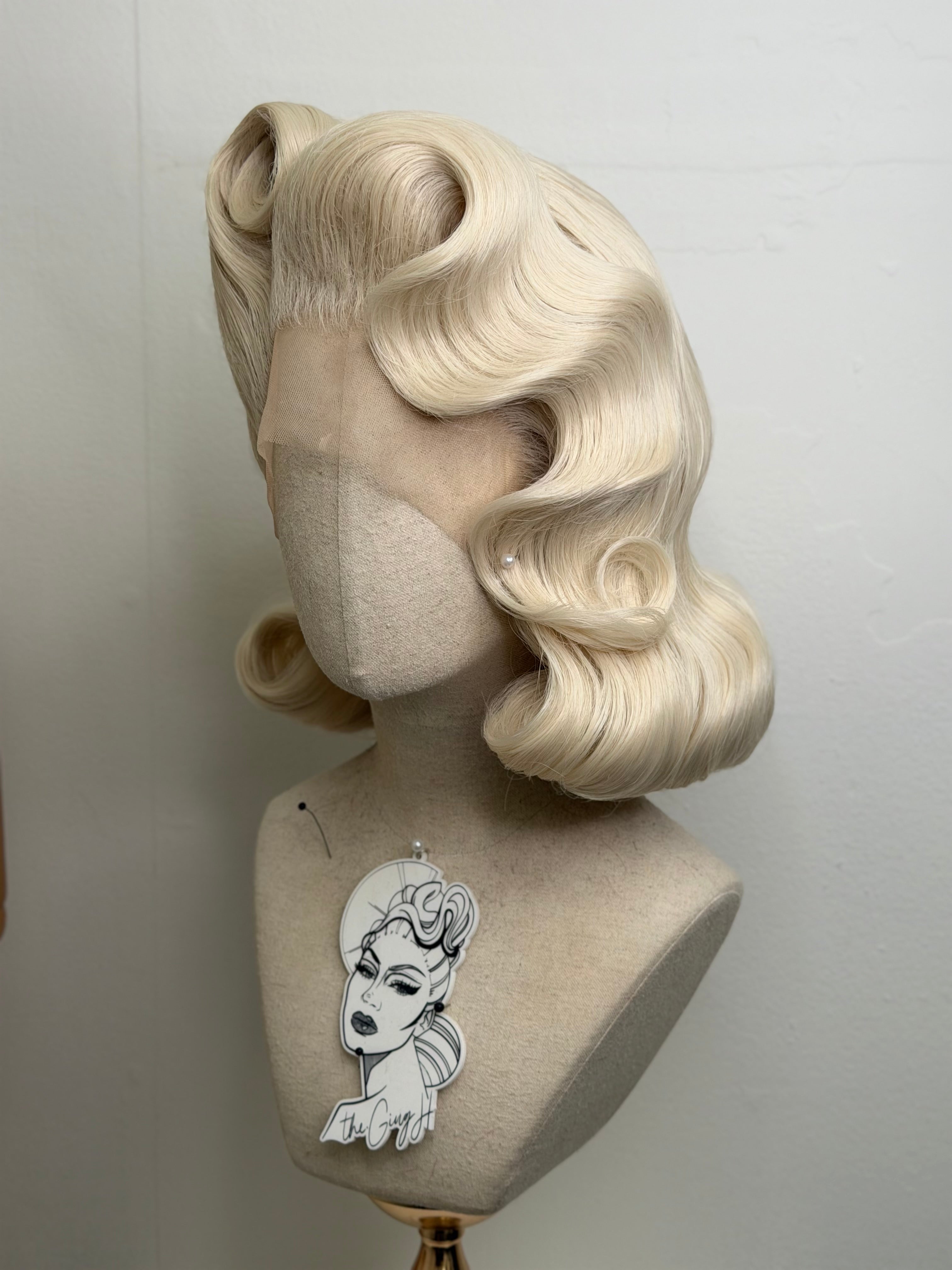 Classy 50s History Wig Platin