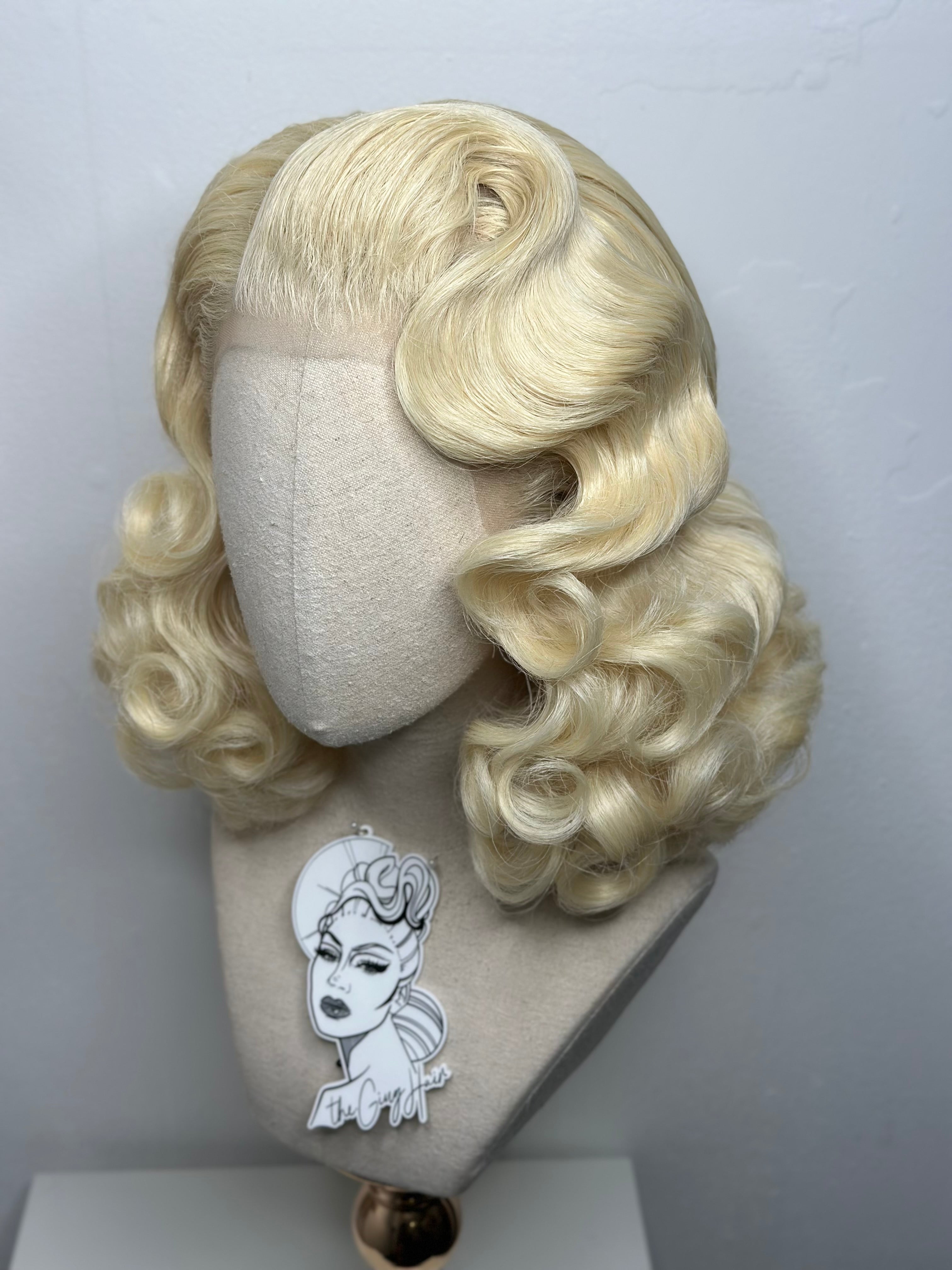 Classy short Vanilla blonde