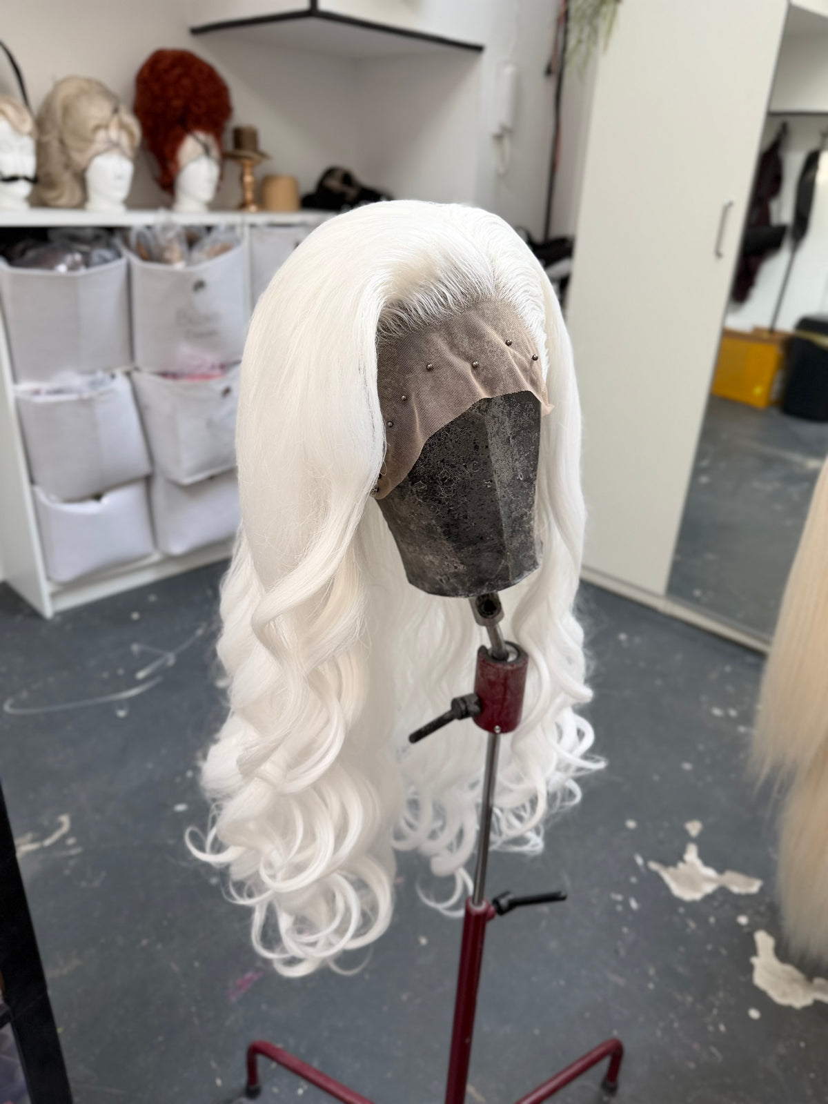 Hollywood waves white