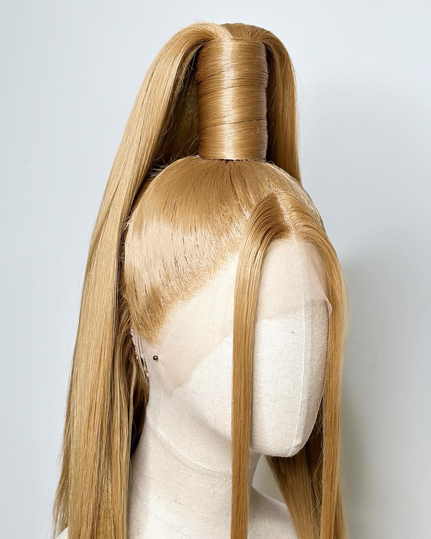 Classy sleek ponytail Wig Honey-Blond