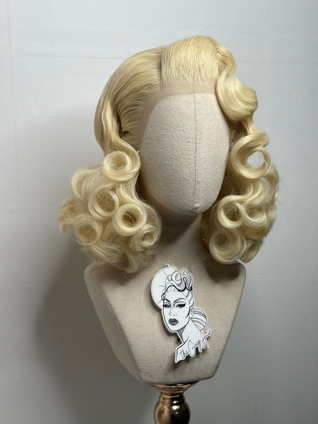 Classy short Vanilla blonde
