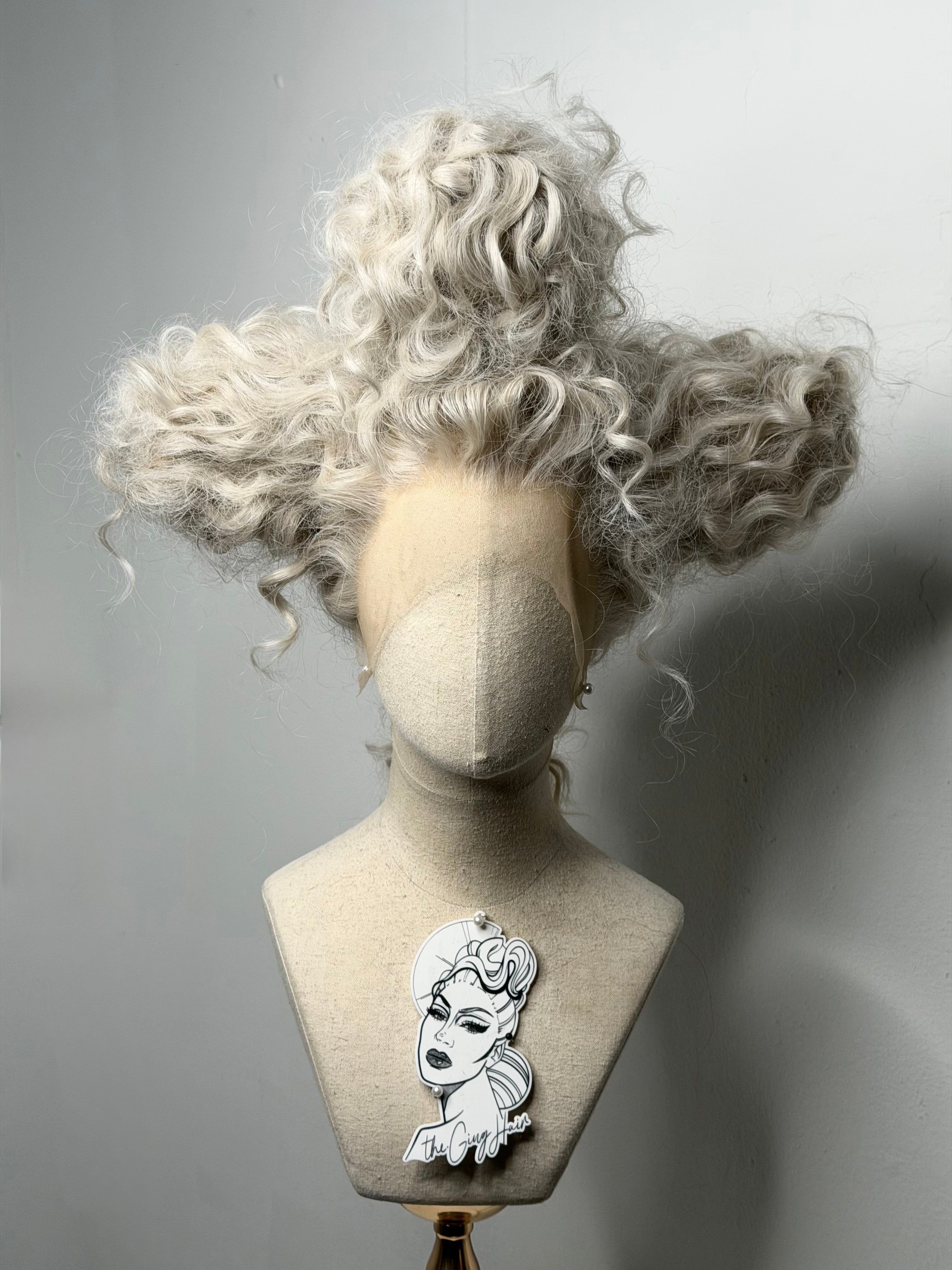 Sculpturing Fashion Wig Silver Grey