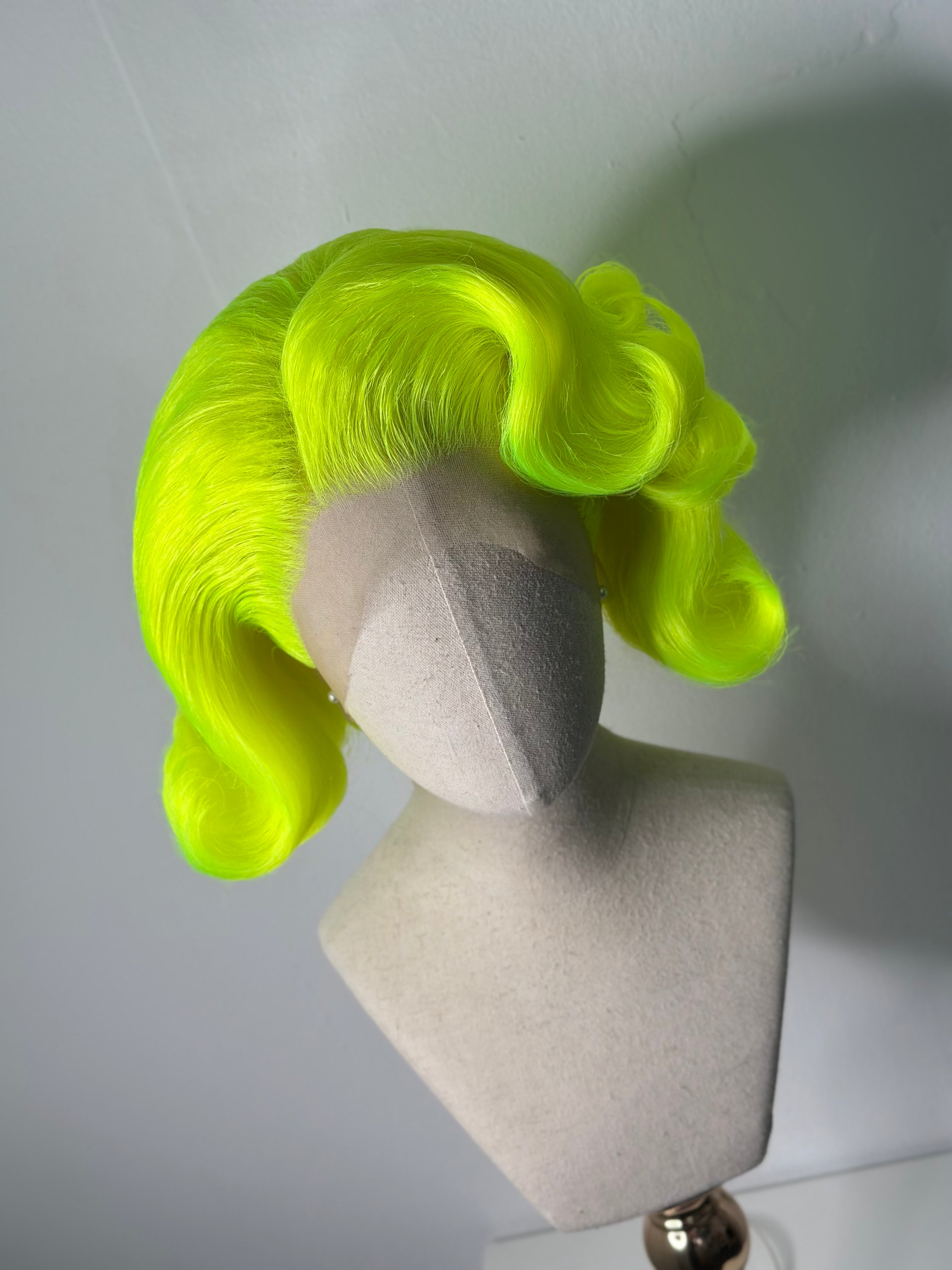 Classy 60s History green Neon Wig