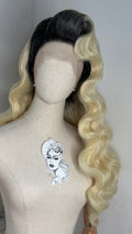 Classy History wave Wig dark roots blonde