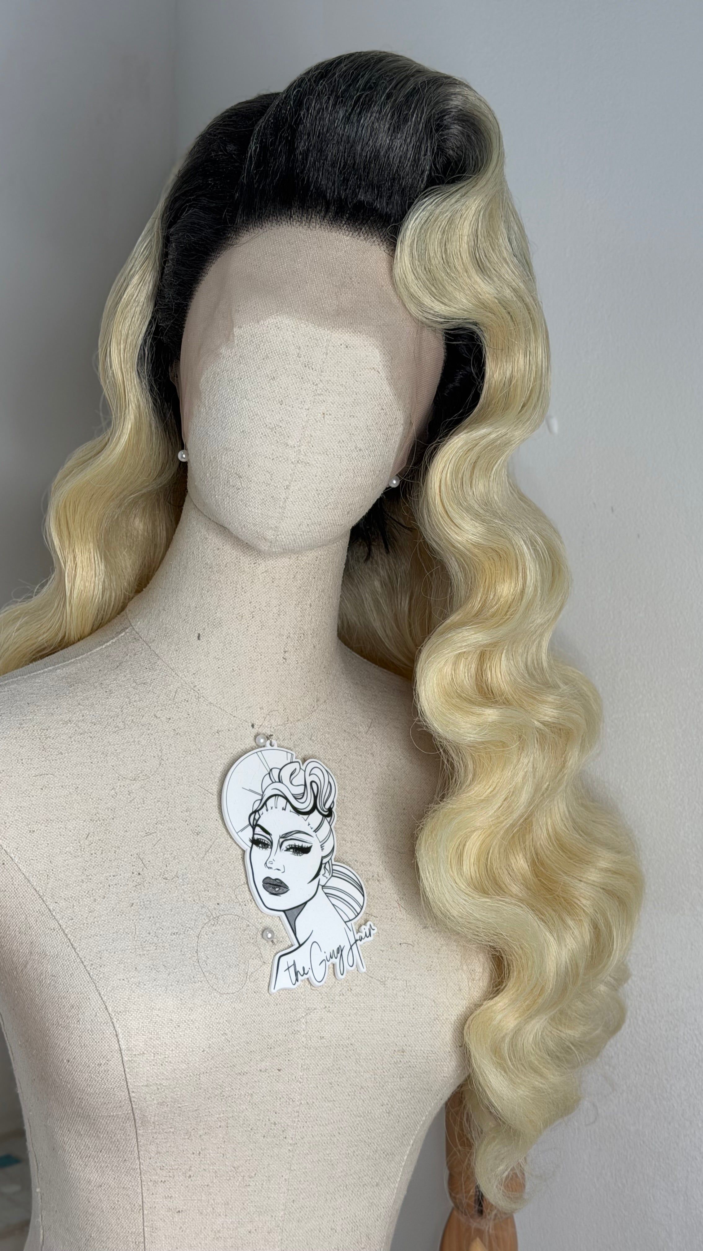 Classy History wave Wig dark roots blonde