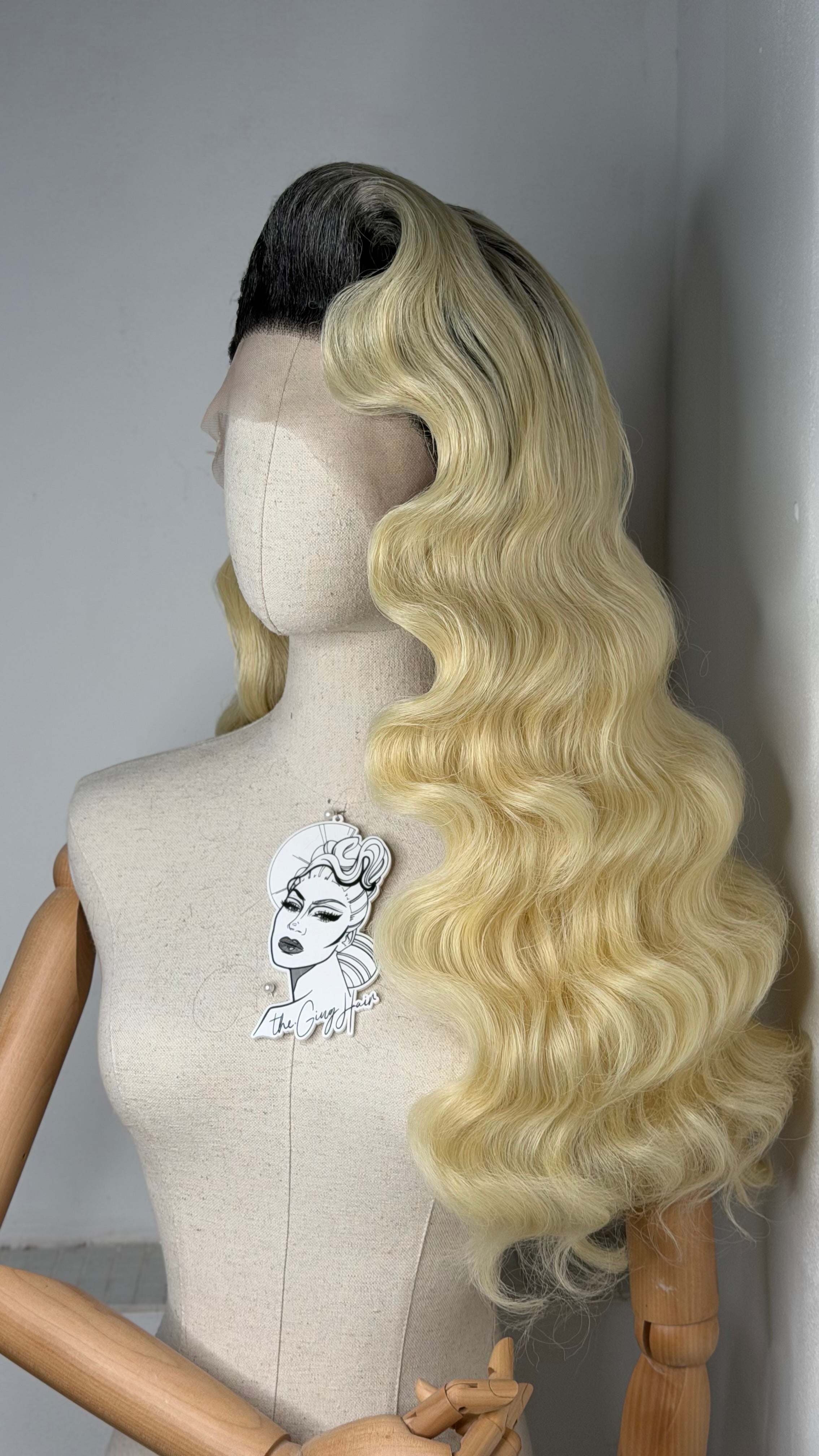 Classy History wave Wig dark roots blonde