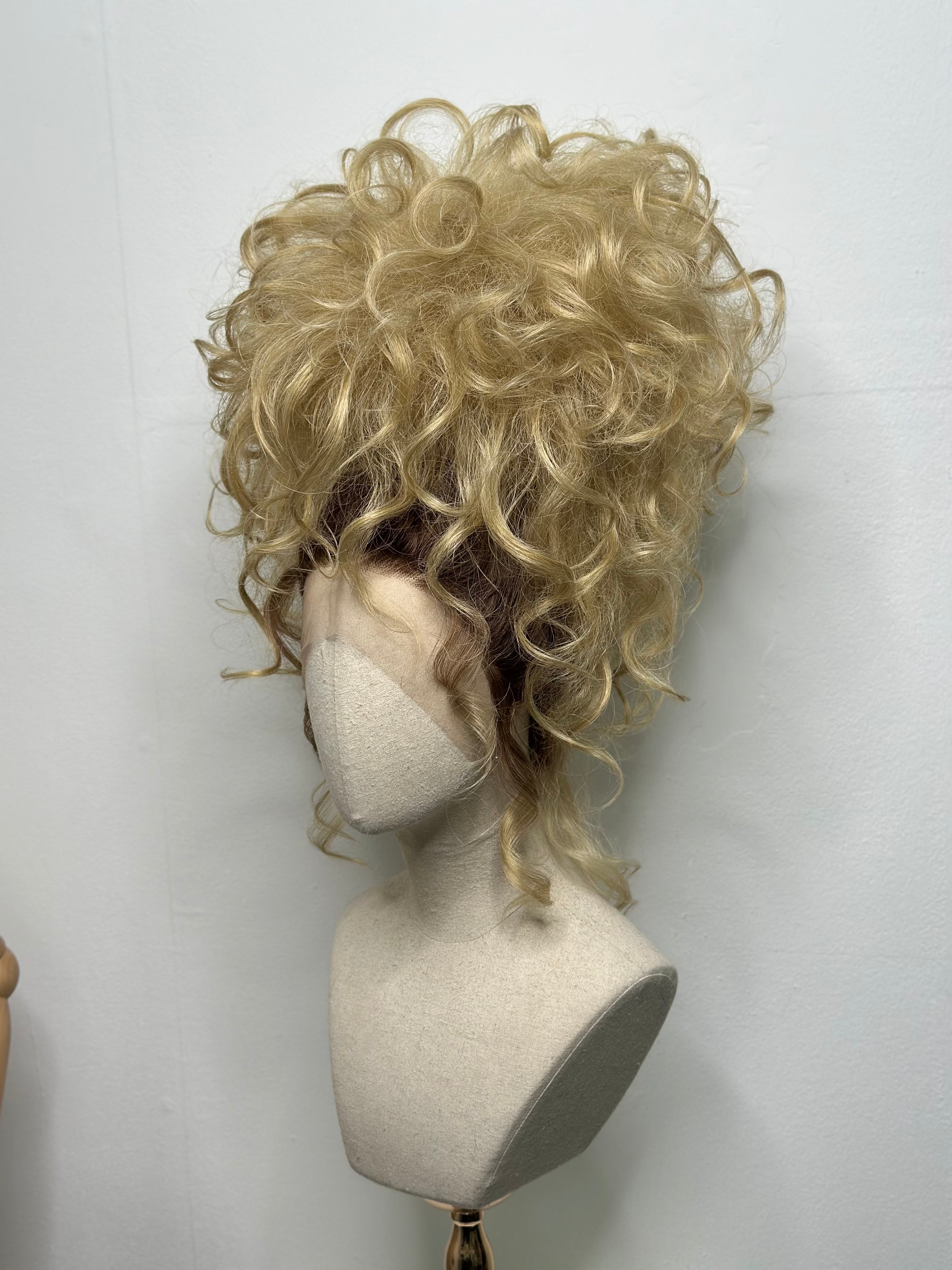 Classy messy Updo Warm Blond Roots