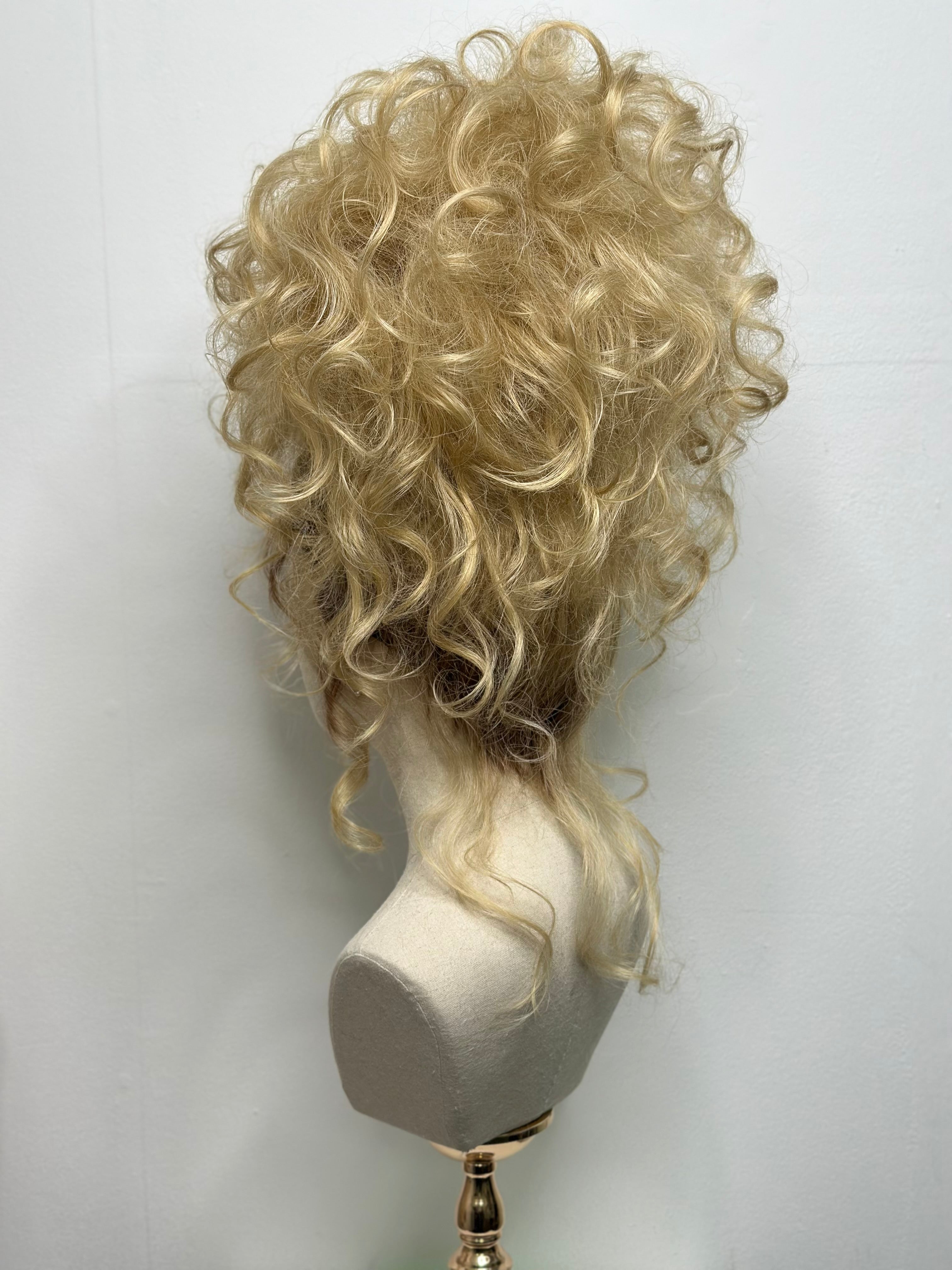 Classy messy Updo Warm Blond Roots