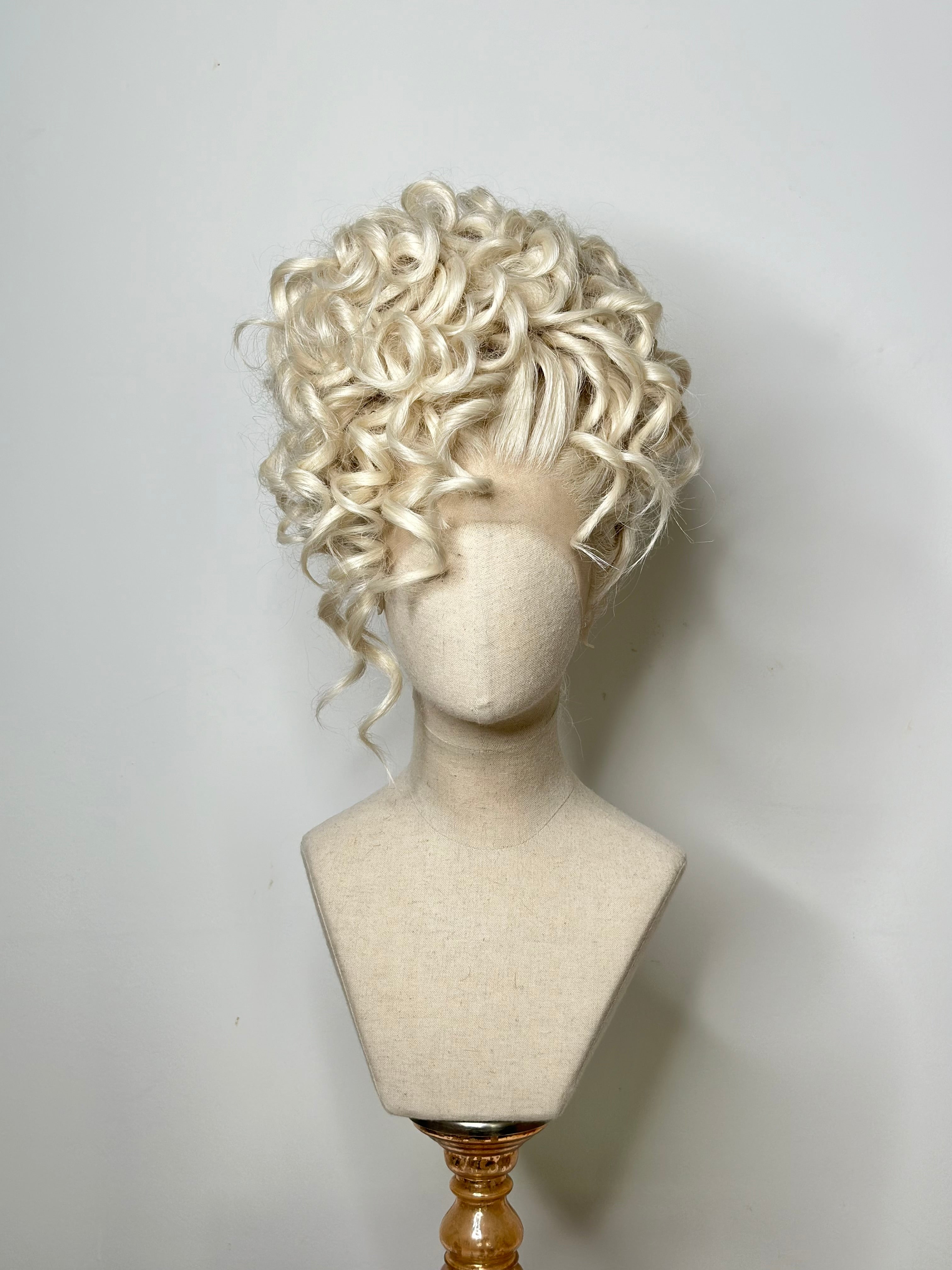 Curly Updo platin Blond