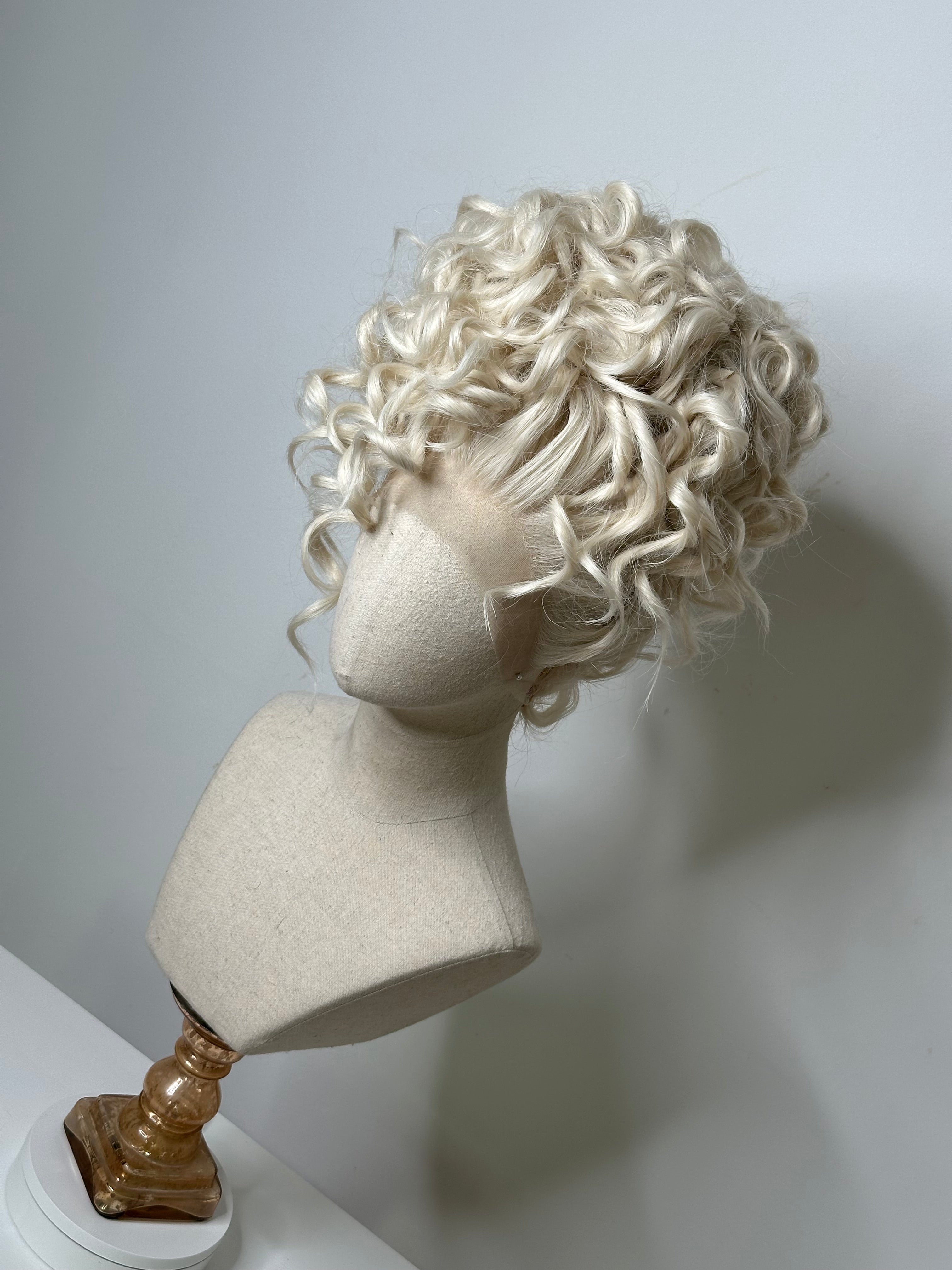 Curly Updo platin Blond
