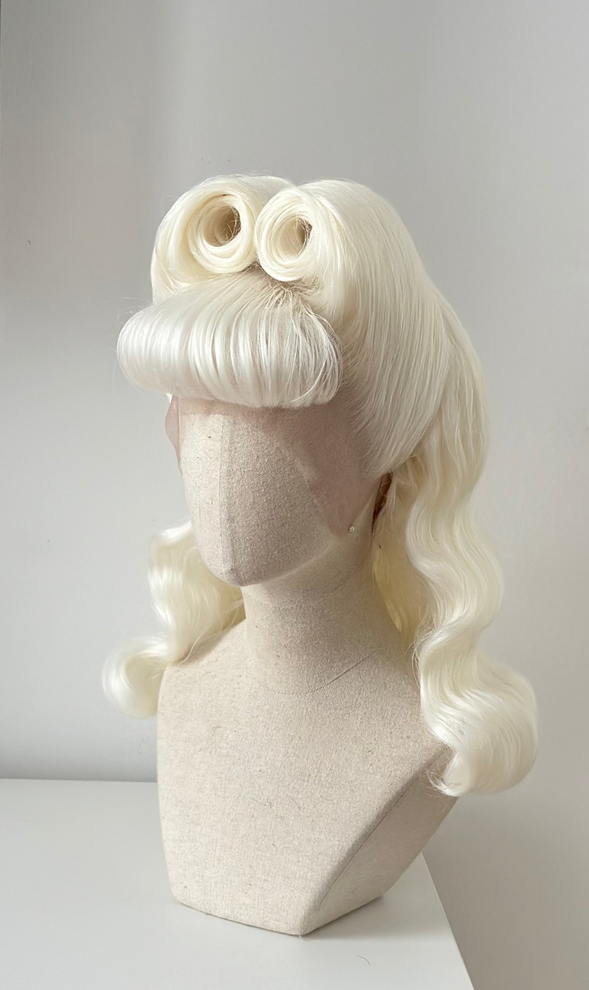 Classy 50s Roll History Wig Milkblonde