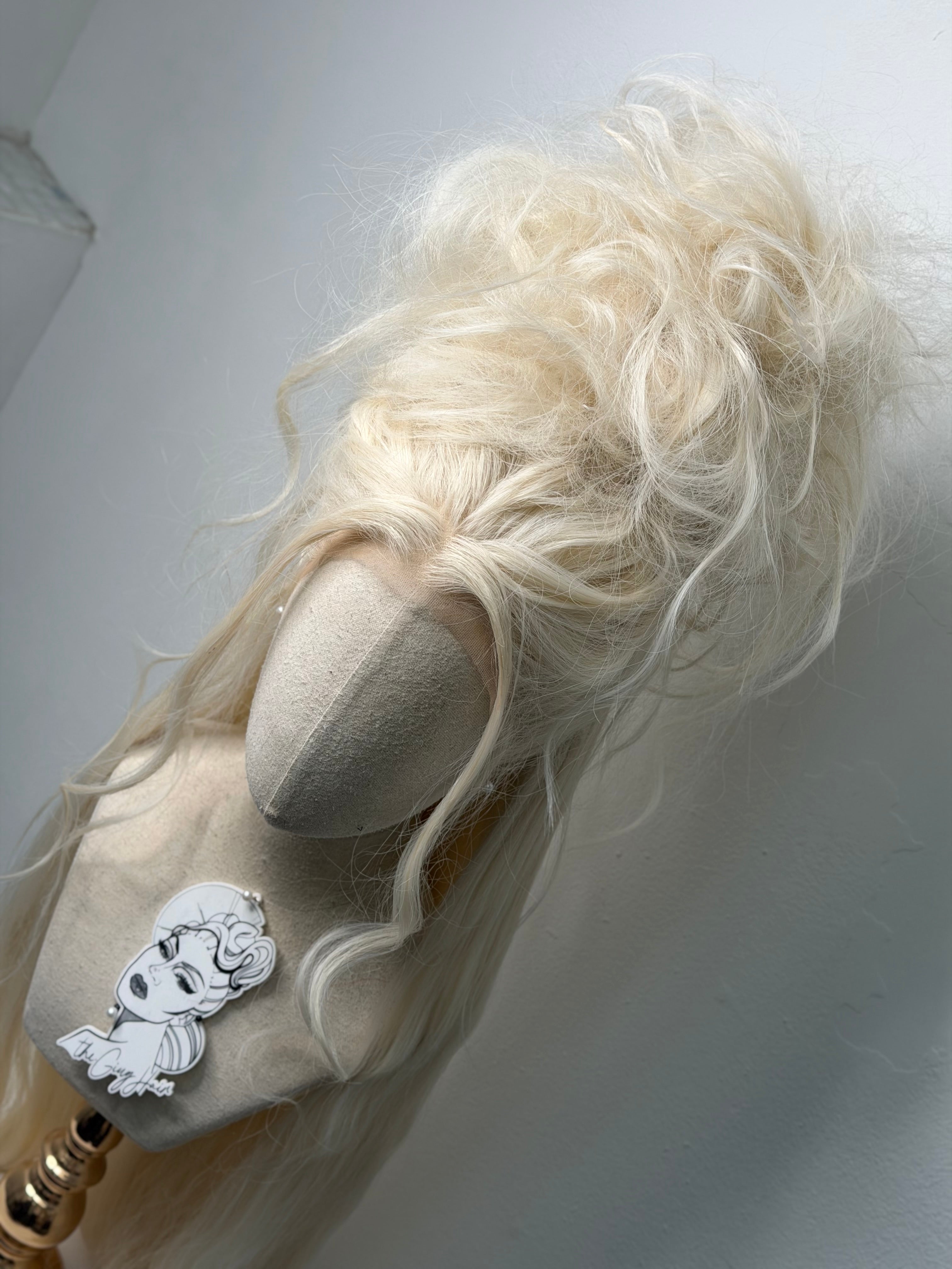 Messy Half UpPlatin Blond