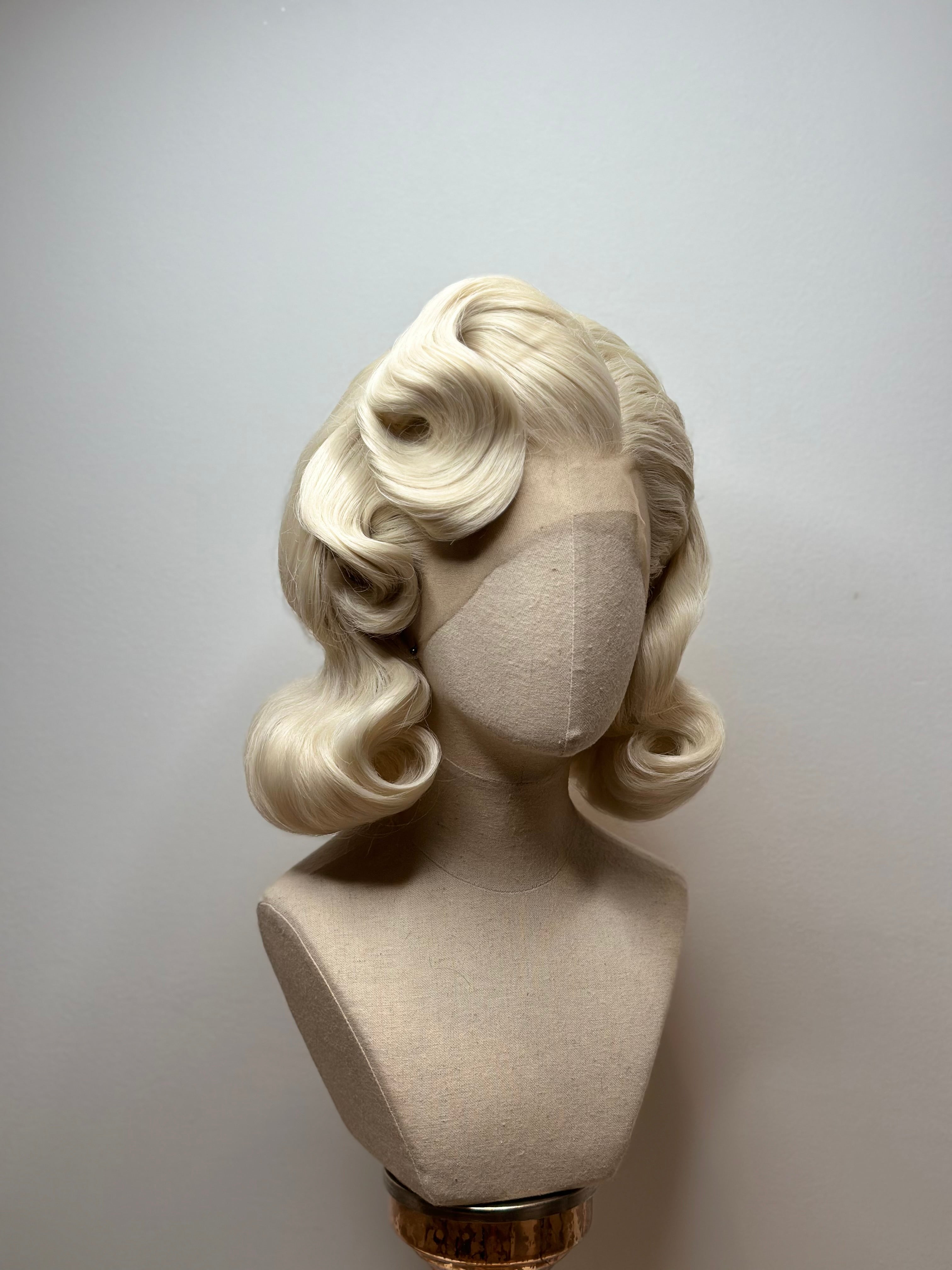 Classy 40s History Wig Platin