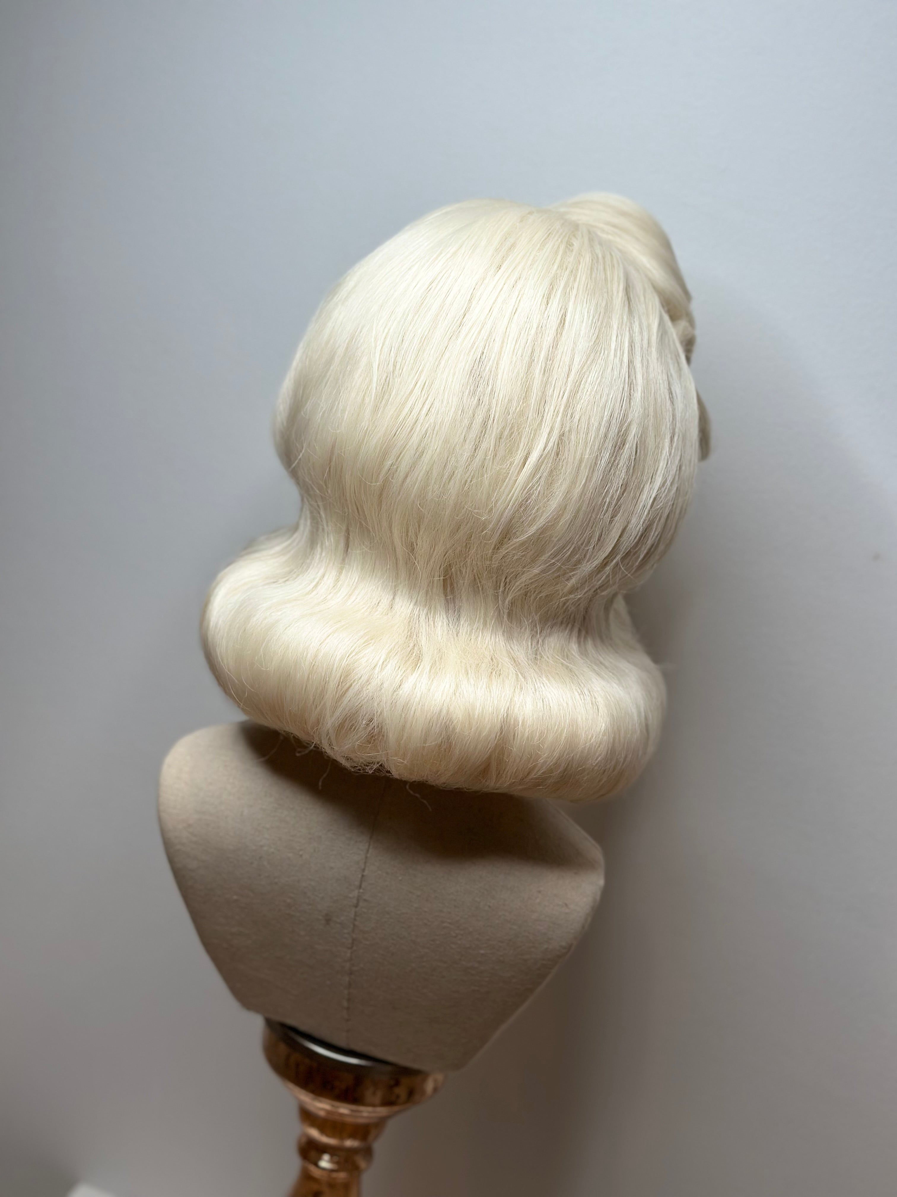 Classy 40s History Wig Platin