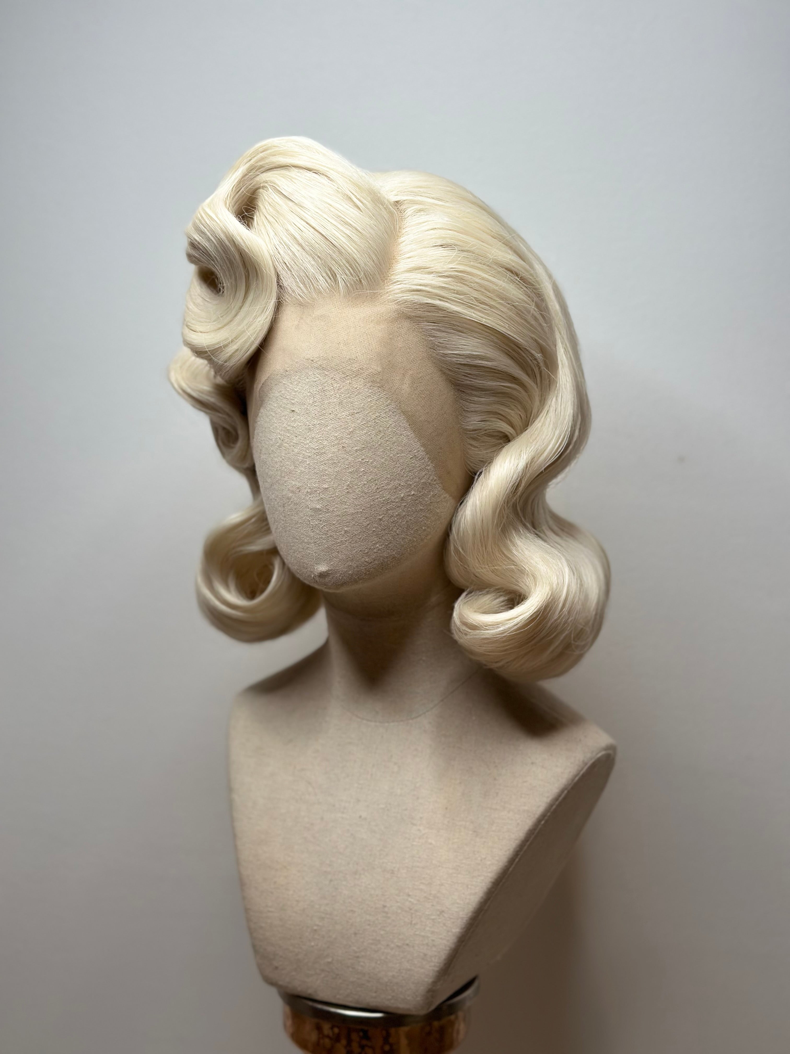 Classy 40s History Wig Platin