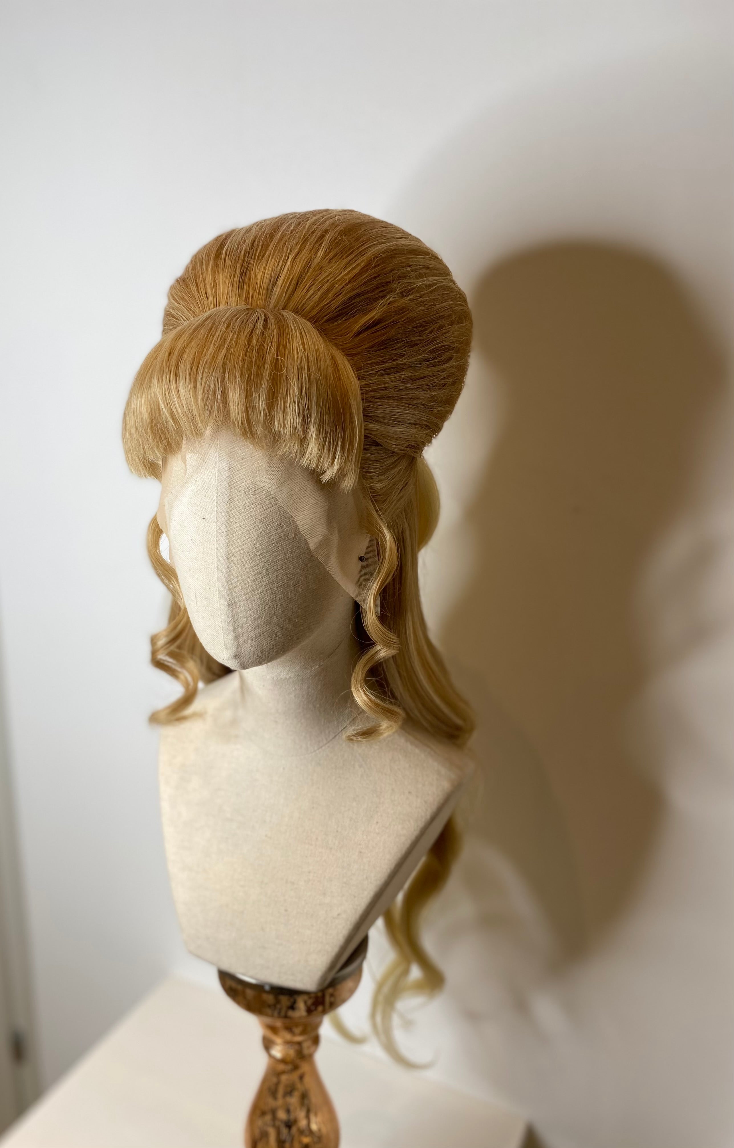 Classy 60s behive Caramel Blond