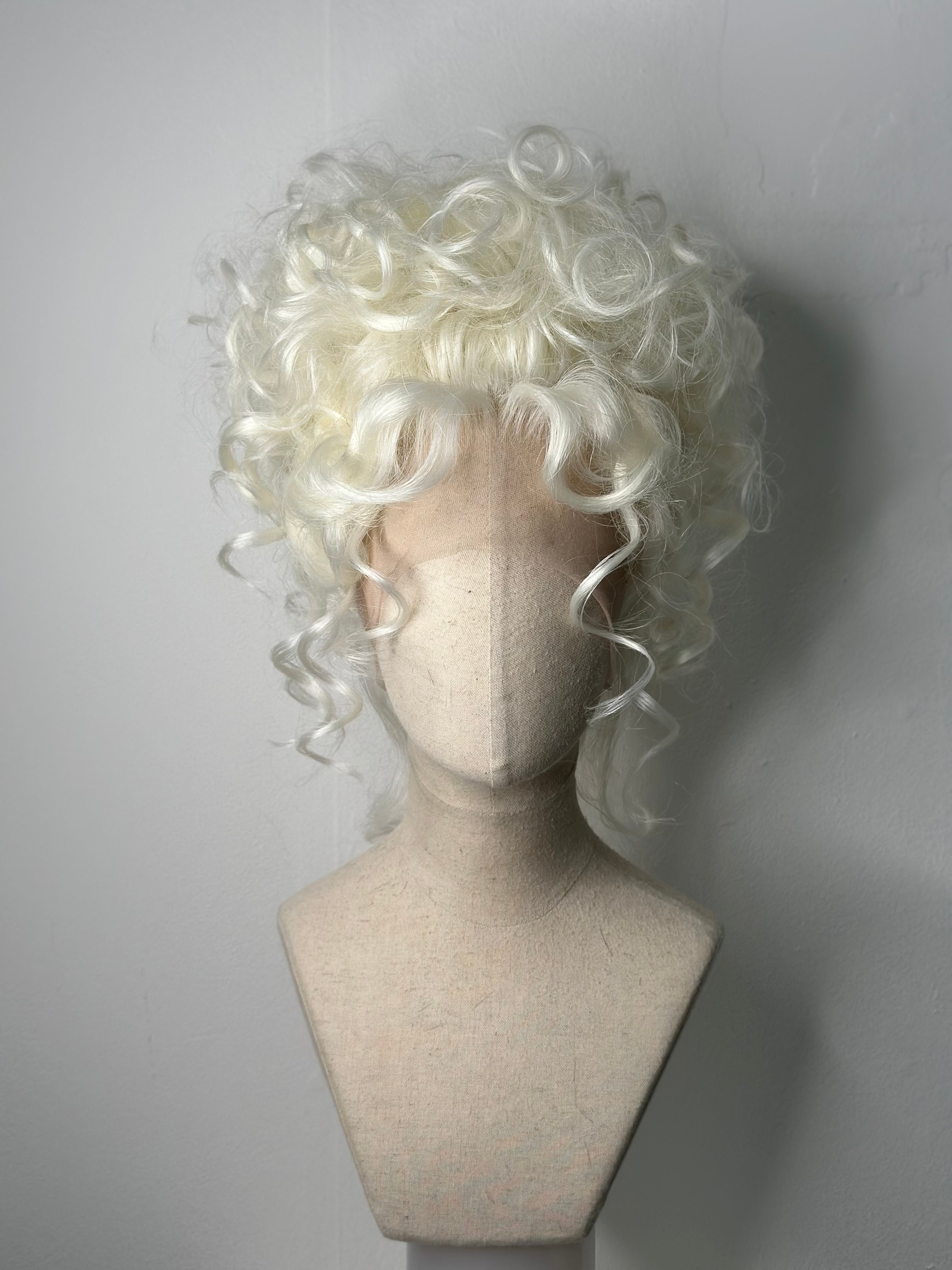 Classy Dolly Updo Milk-Blonde