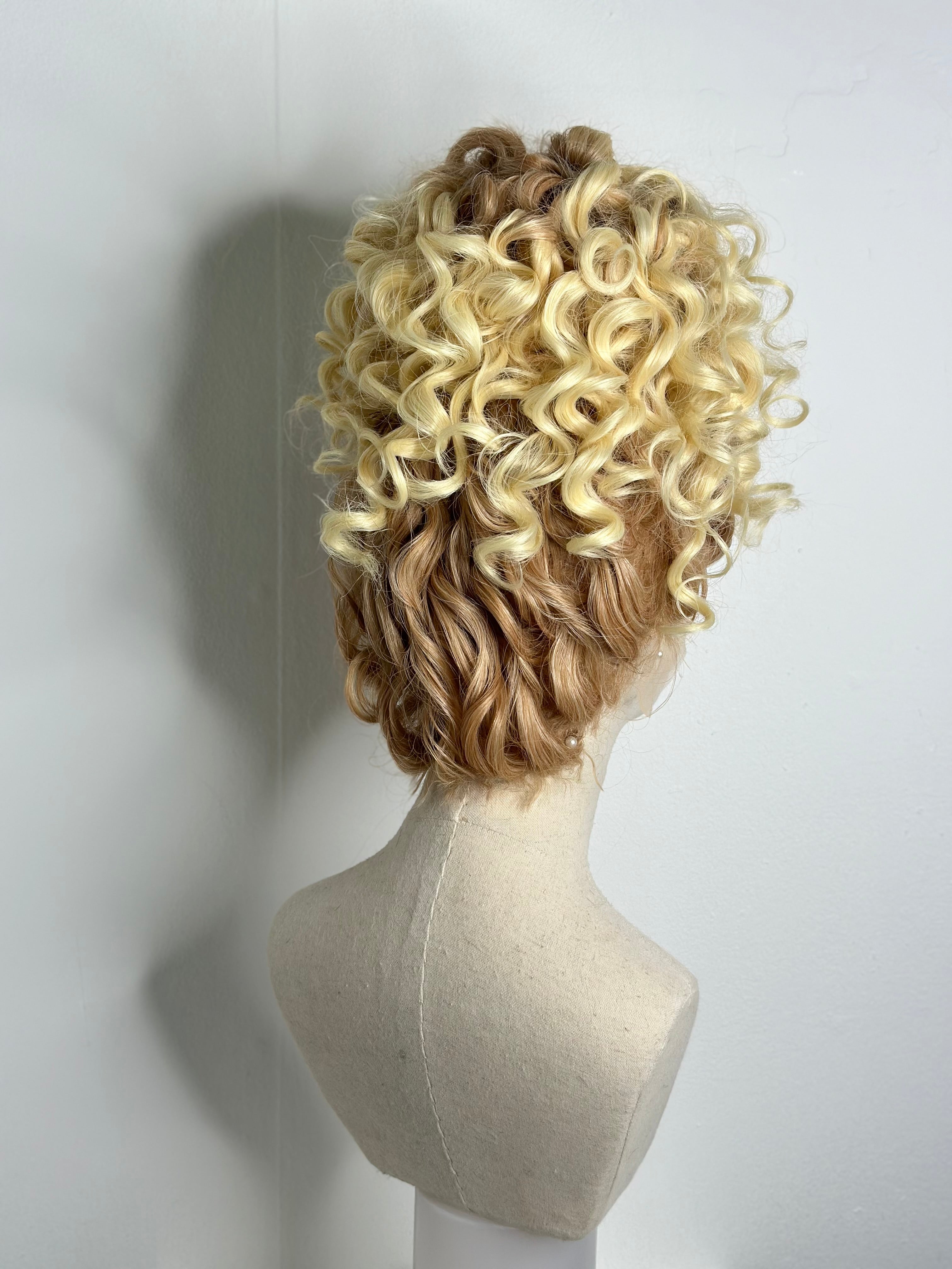 Curly Updo Mix Gold-Vanilla