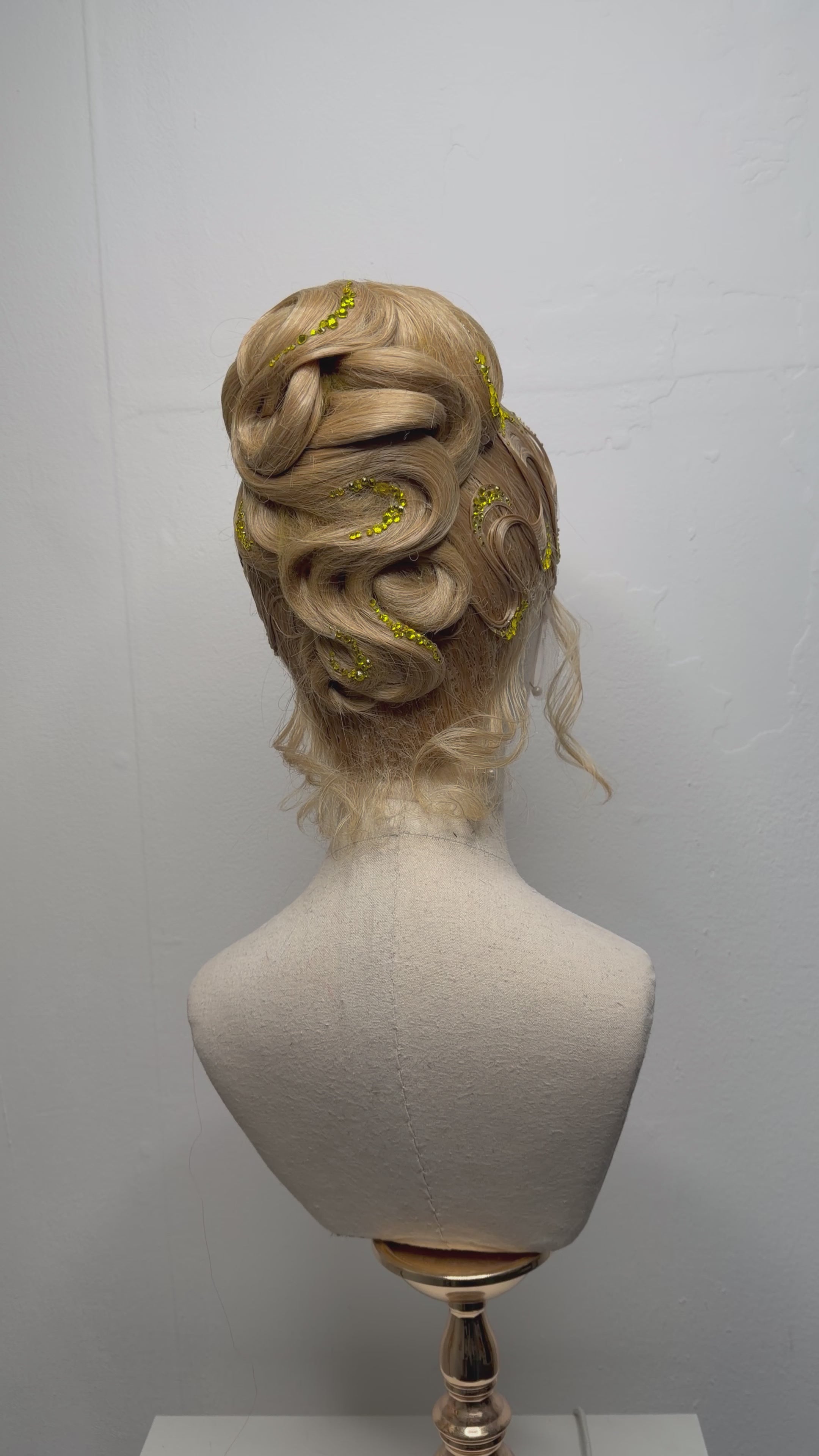 Classy updo wig Gold Crystal Blond super Hold