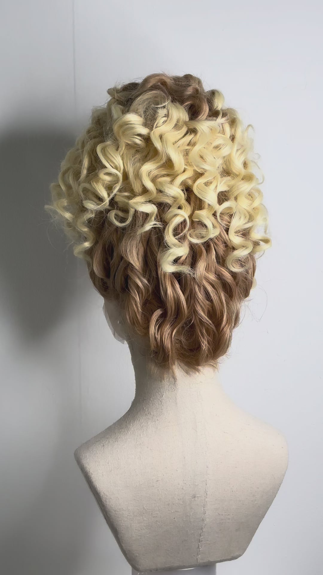 Curly Updo Mix Gold-Vanilla